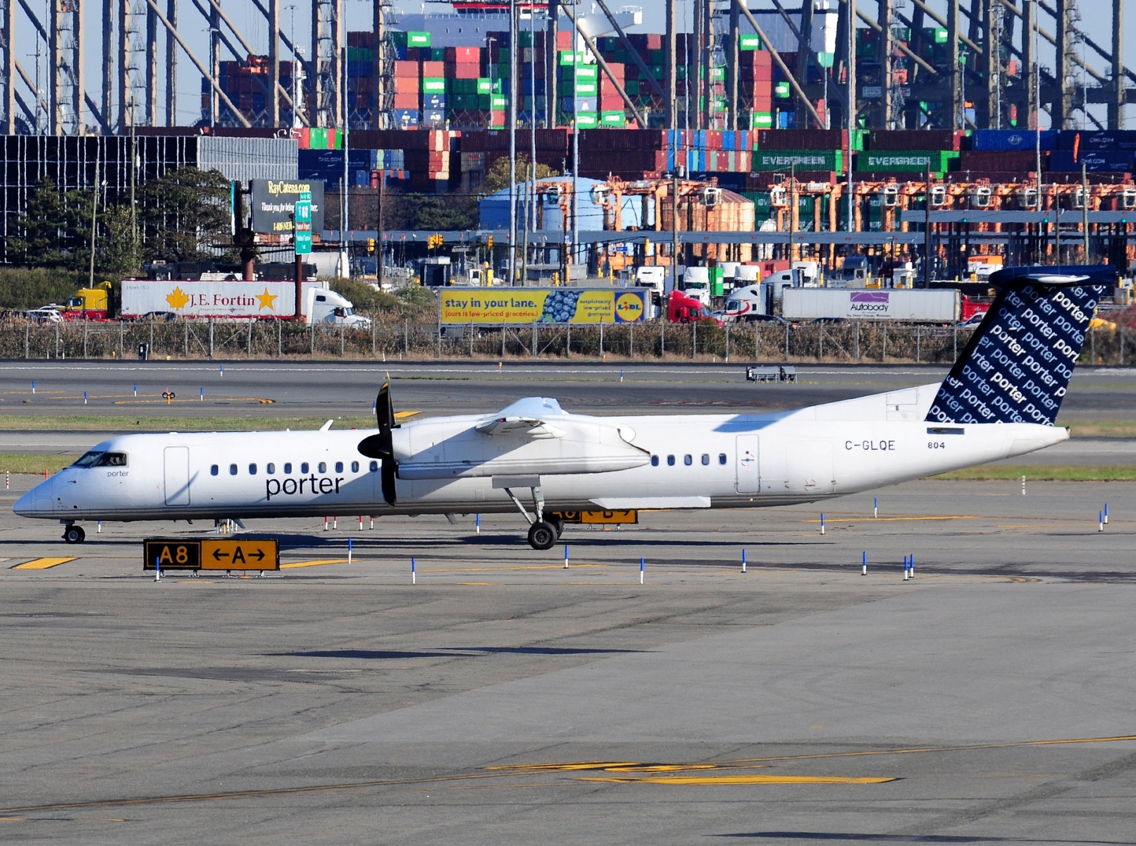 C-GLQE - DHC-8-402 - Porter Airlines - EWR - 02-11-2023