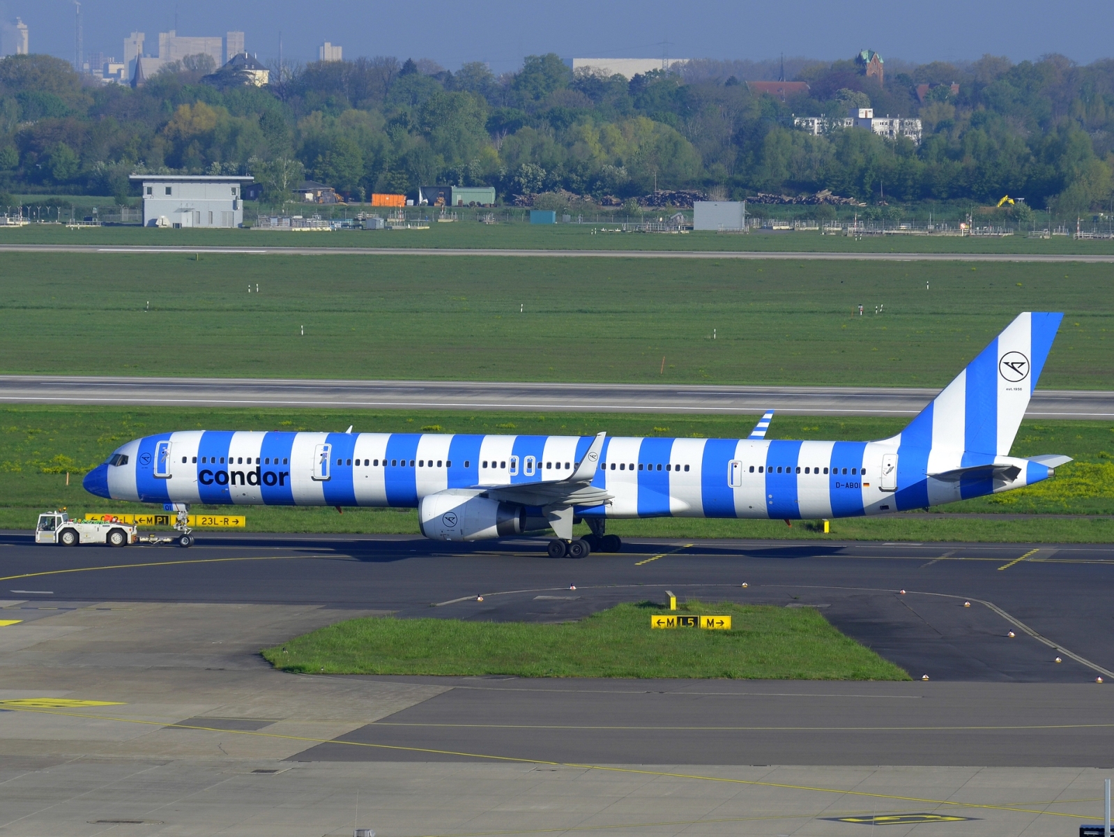 D-ABOI - 757-330(WL) - Condor - DUS - 30-04-2023