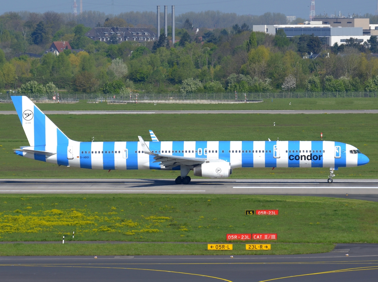 D-ABOI - 757-330(WL) - Condor - DUS - 30-04-2023c