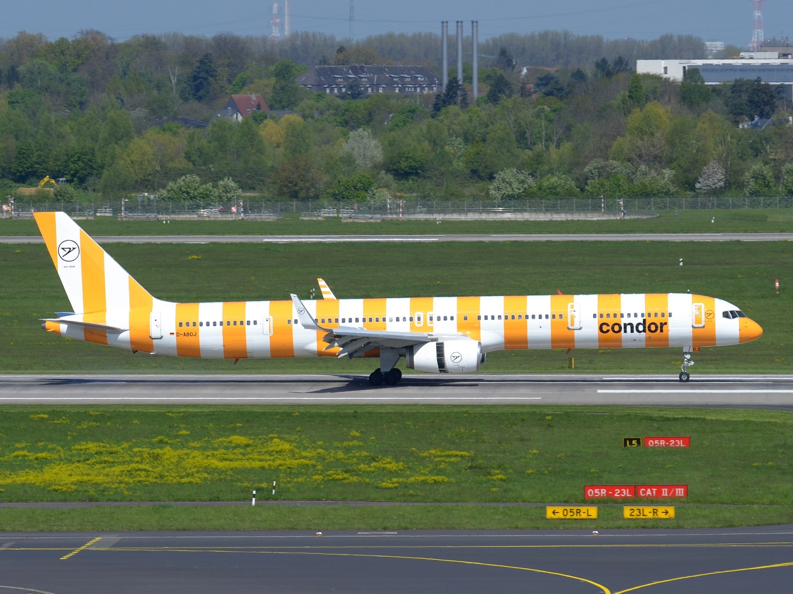 D-ABOJ - 757-330(WL) - Condor - DUS - 30-04-2023