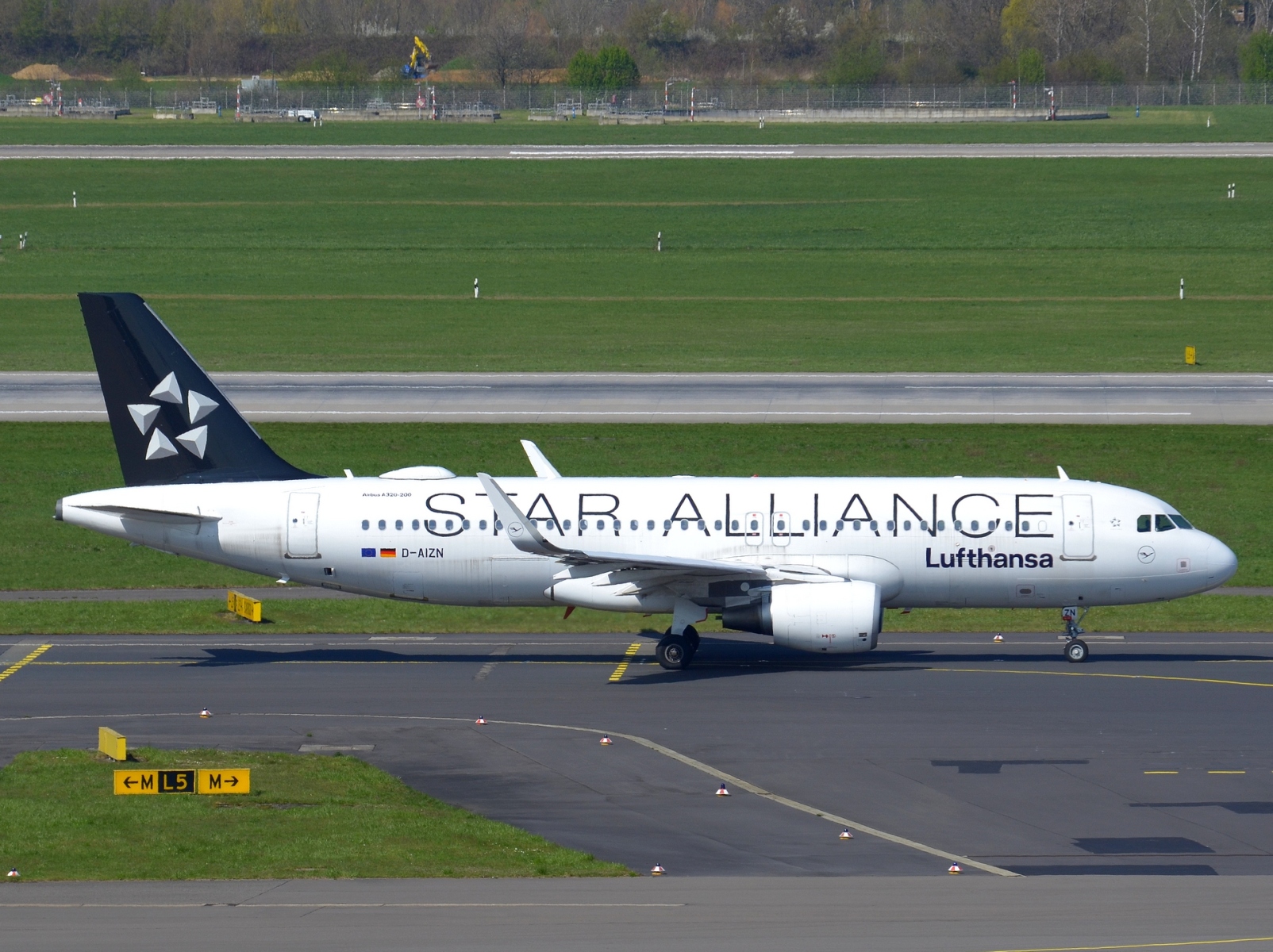 D-AIZN - A320-214(WL) - Lufthansa - DUS - 05-04-2023