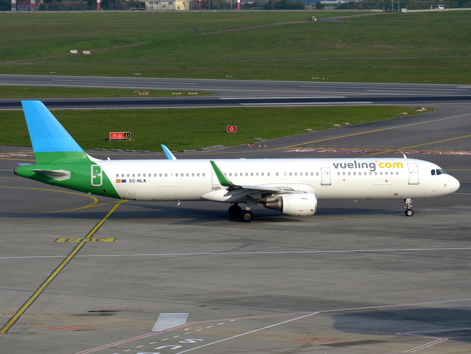 EC-NLX - A321-211(WL) - Vueling - BRU - 18-04-2023