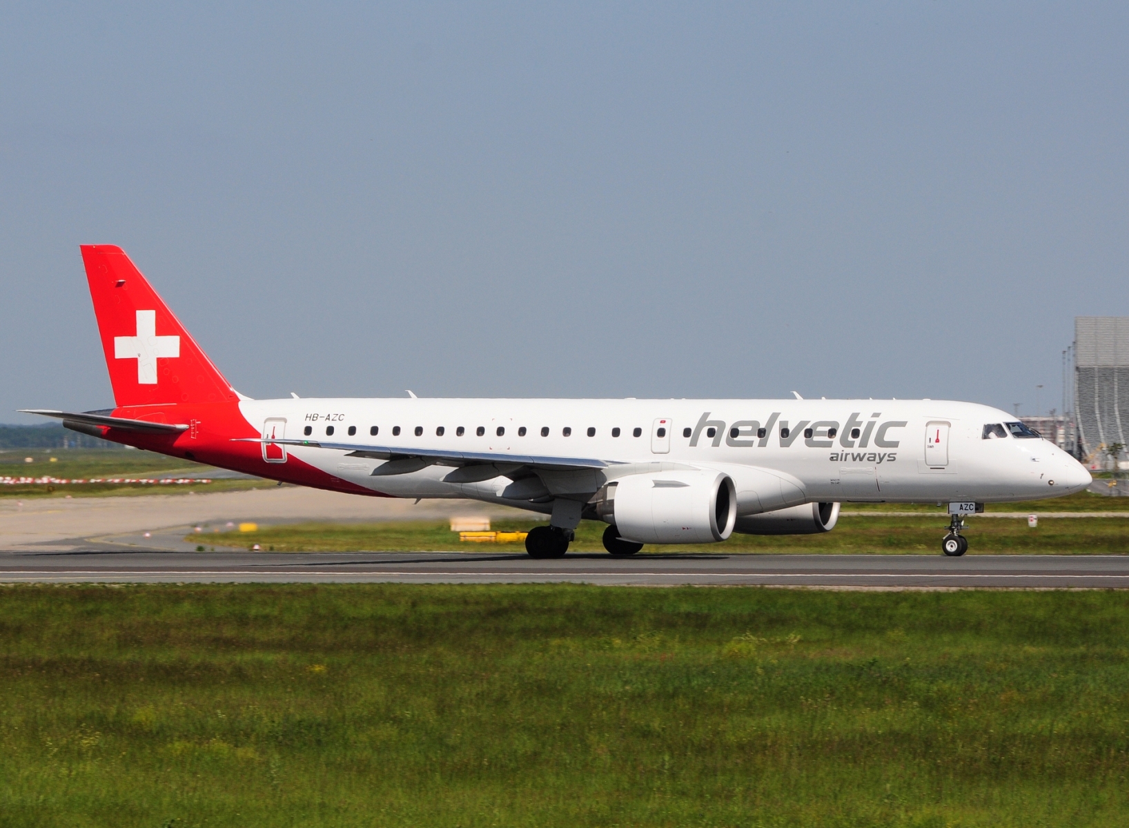 HB-AZC - ERJ-190-E2 (ERJ-190-300 STD) - Helvetic Airways - FRA - 25-05-2023