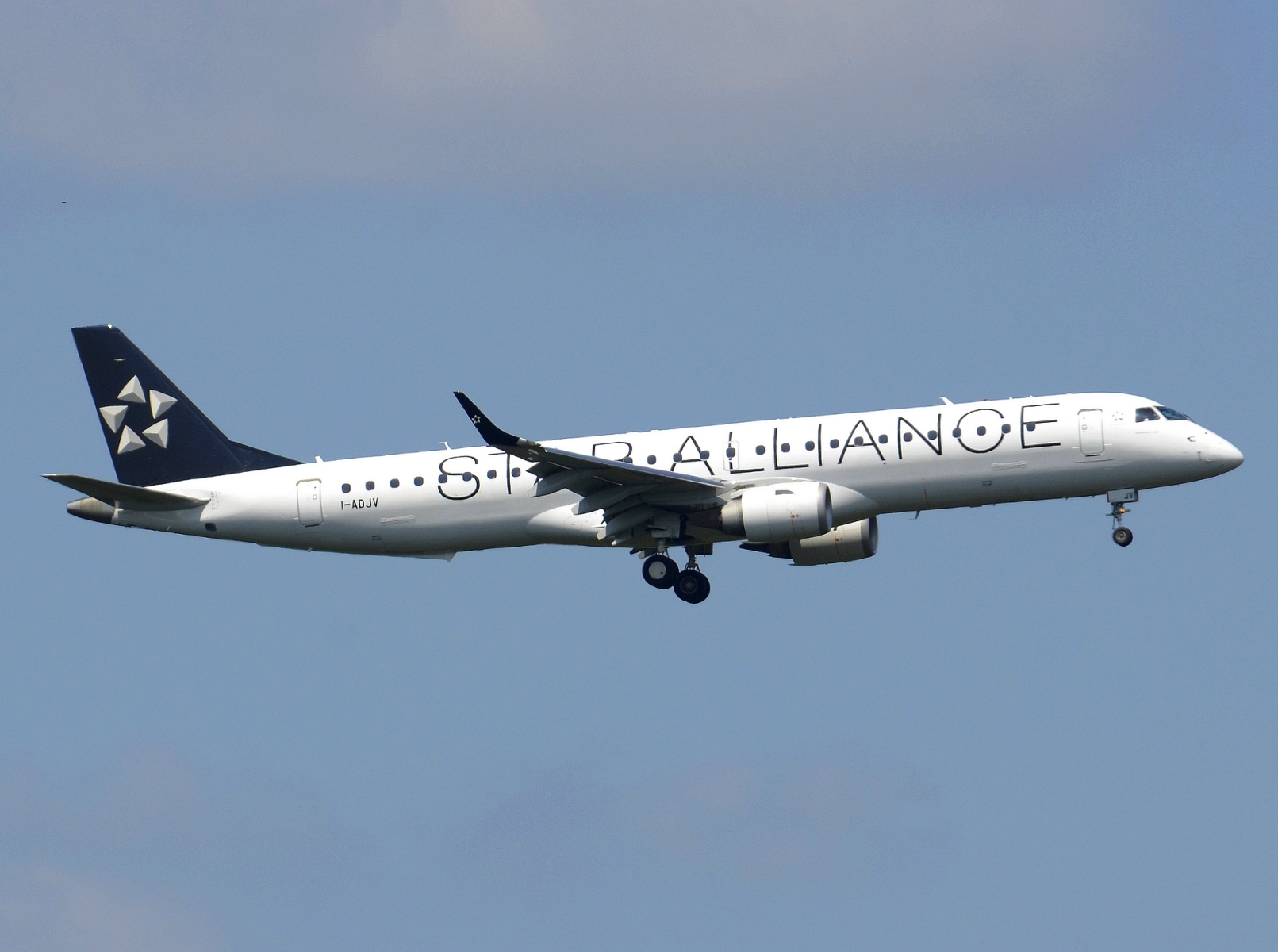 I-ADJV - ERJ-195LR (ERJ-190-200 LR) - Air Dolomiti - FRA - 26-05-2023