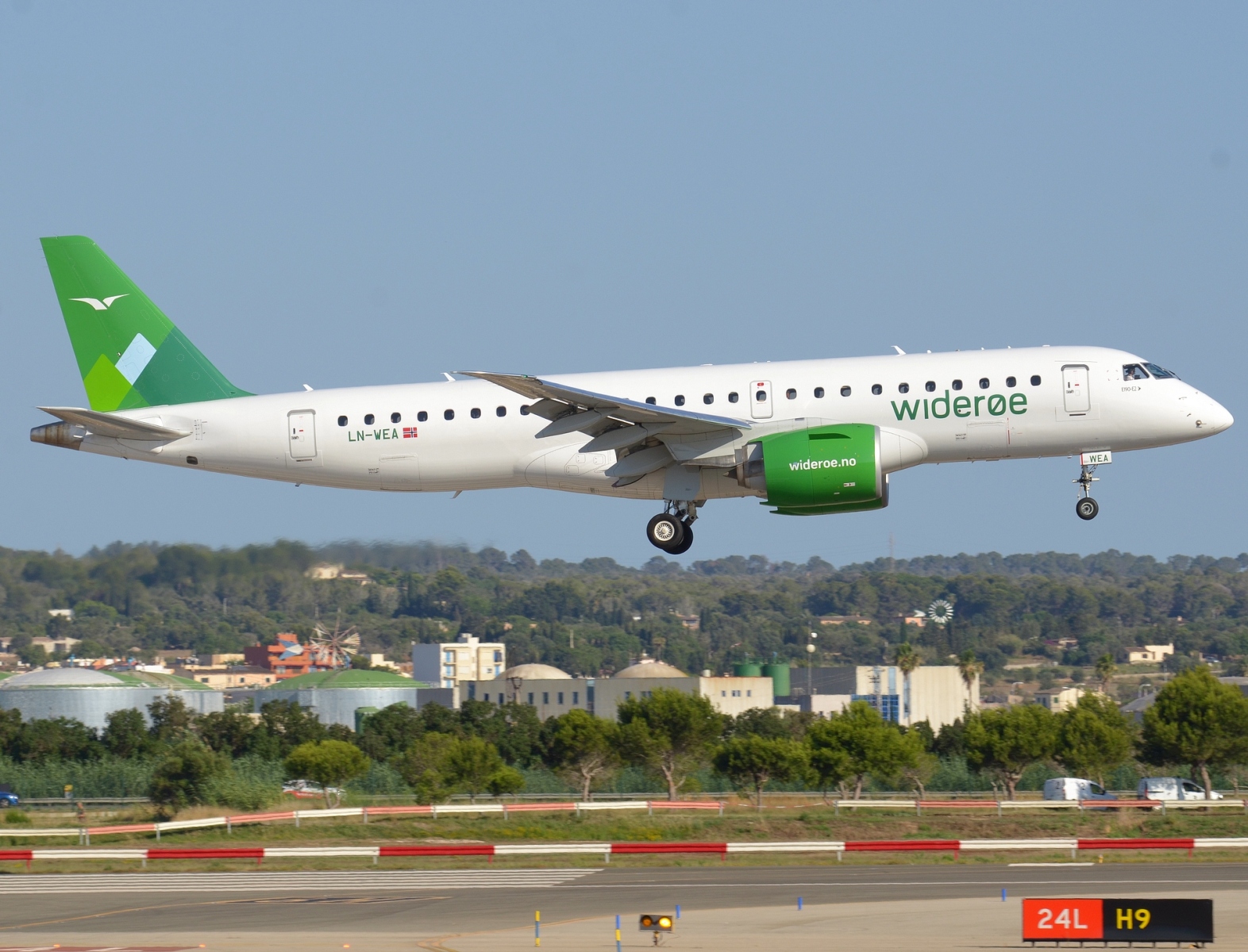 LN-WEA - ERJ-190-E2 (ERJ-190-300 STD) - Wideroe - PMI - 24-06-2023
