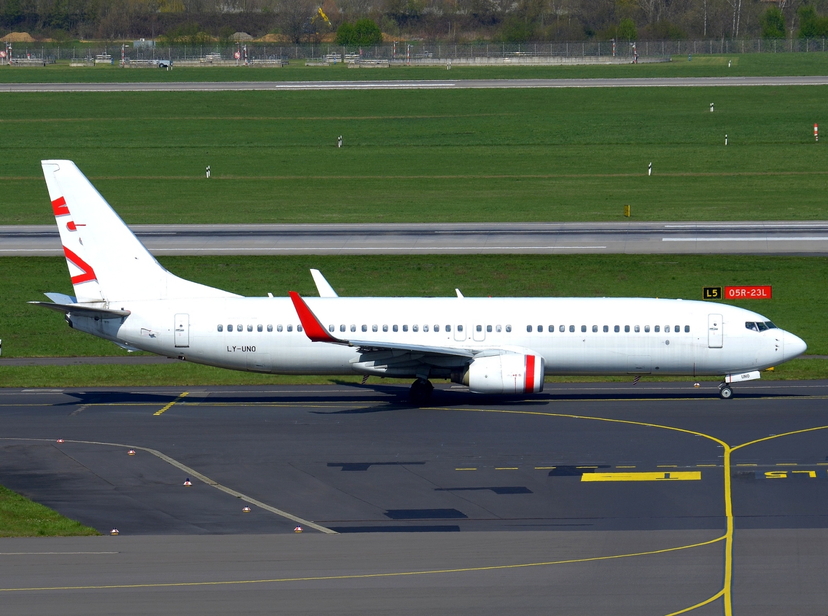 LY-UNO - 737-8FE(WL) - GetJet Airlines - DUS - 05-04-2023