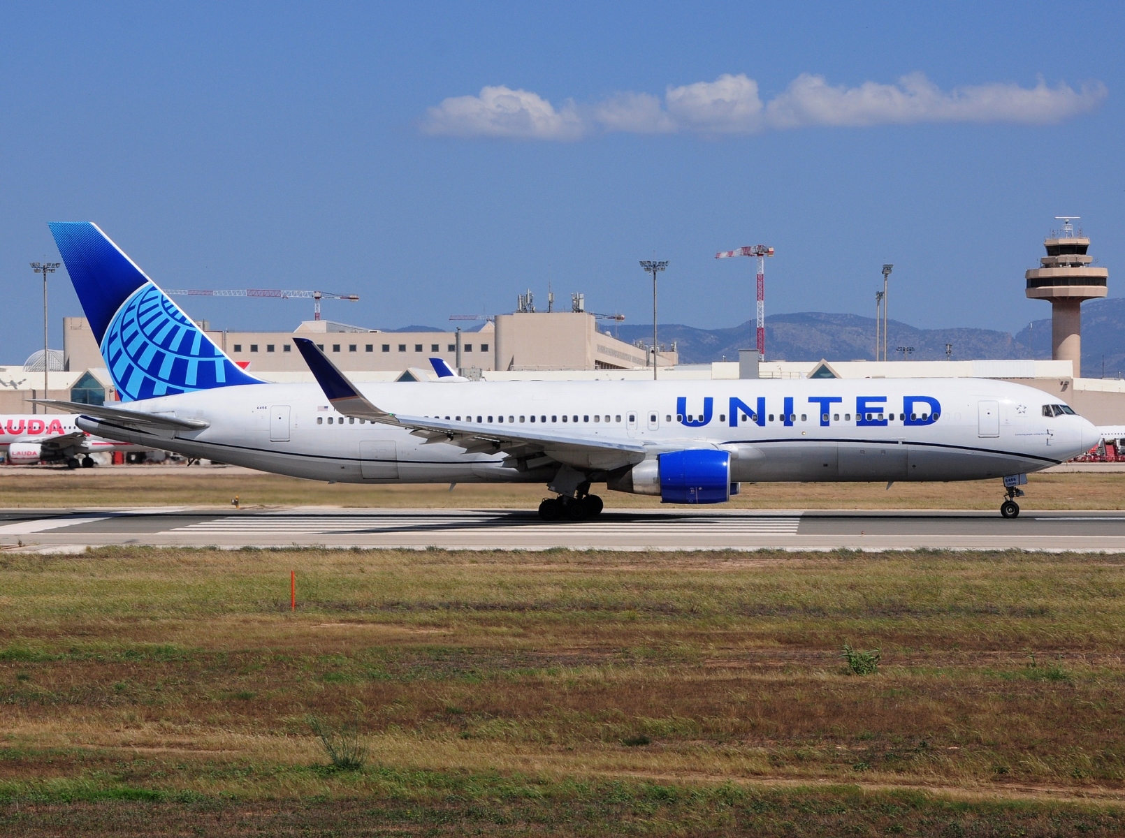 N656UA - 767-322(ER)(WL) - United Airlines - PMI - 23-06-2023