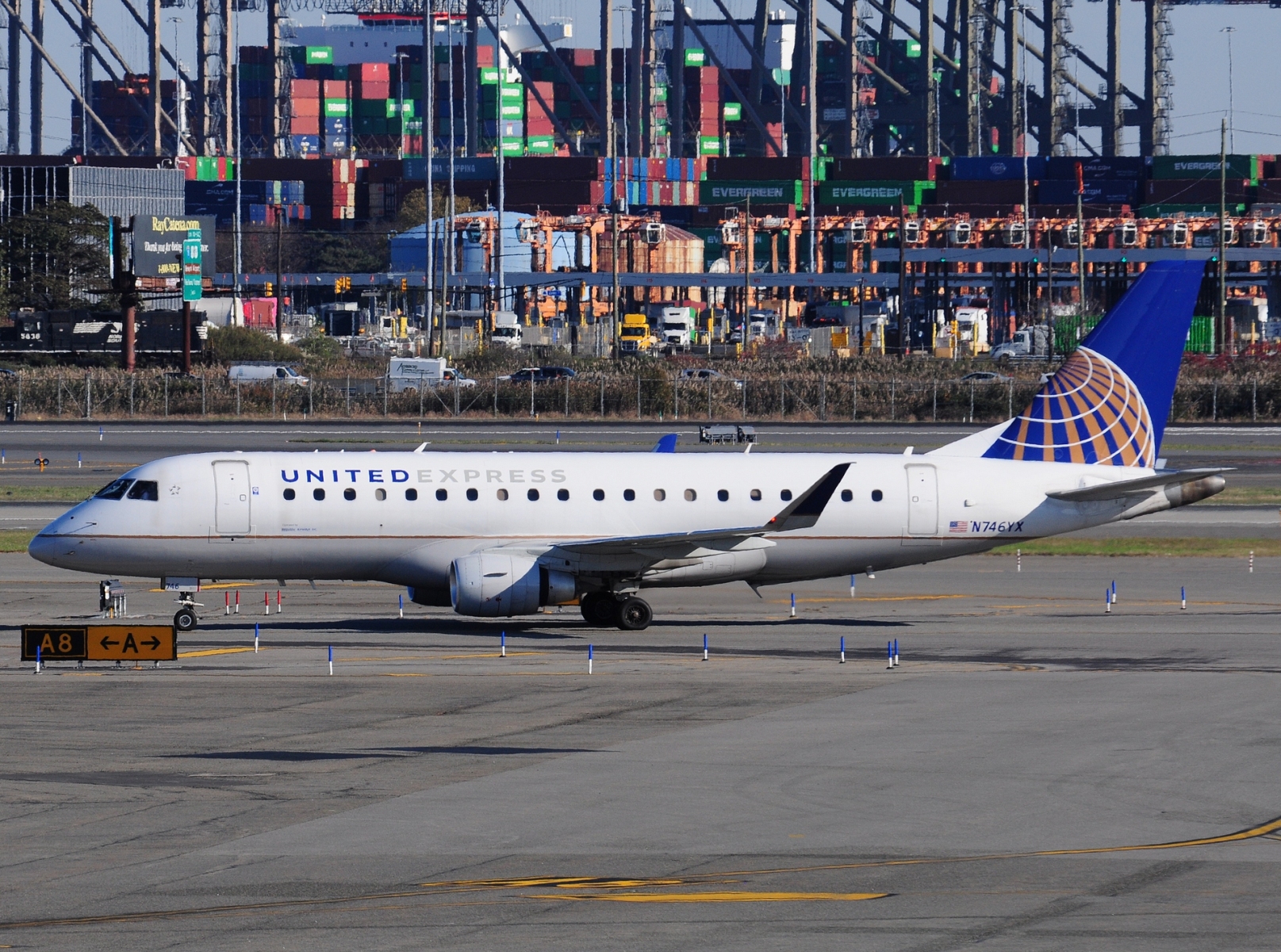 N746YX - ERJ-175LR (ERJ-170-200 LR) - United Express - EWR - 02-11-2023