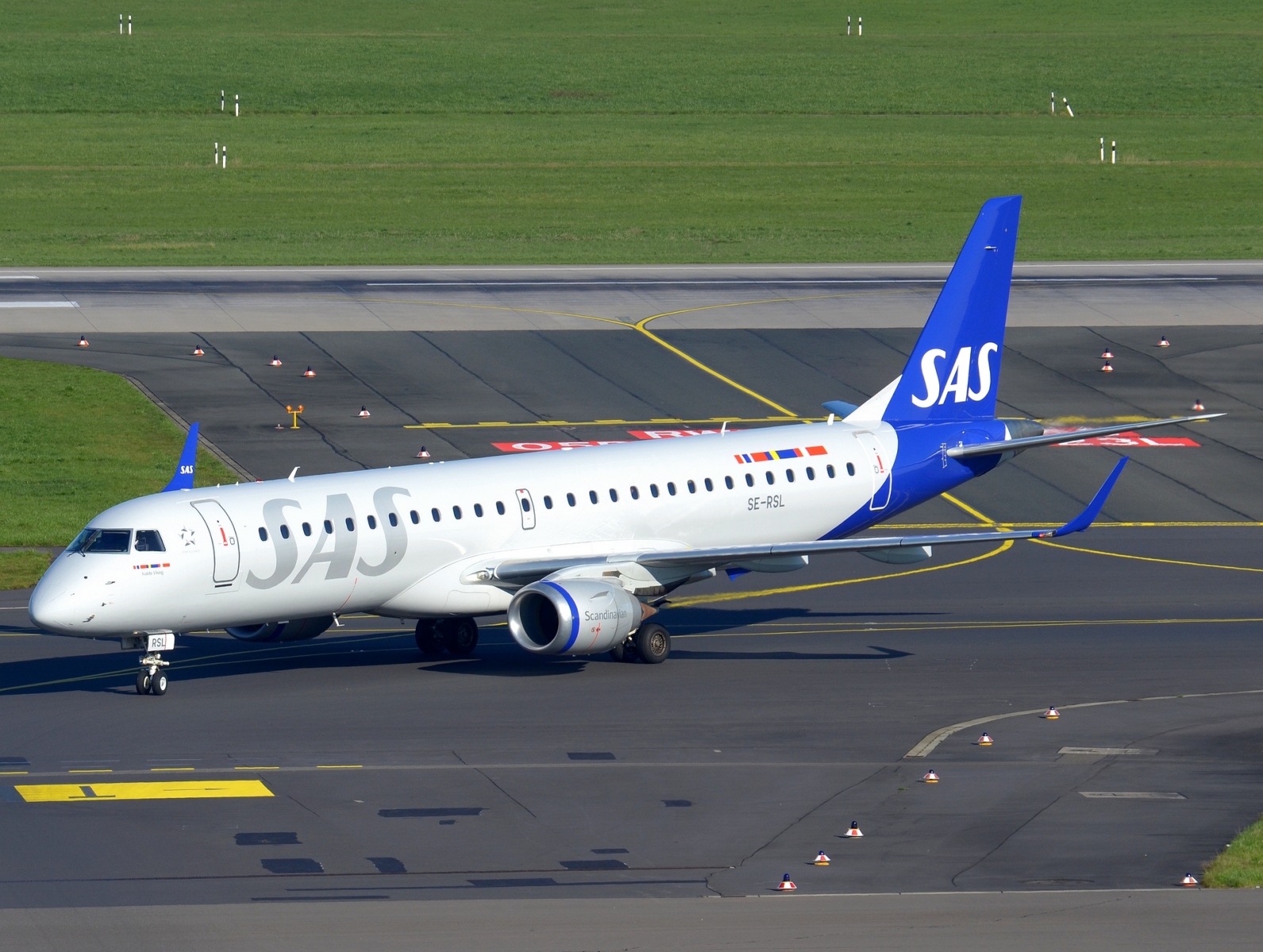 SE-RSL - ERJ-195LR (ERJ-190-200 LR) - SAS Link - DUS - 05-04-2023