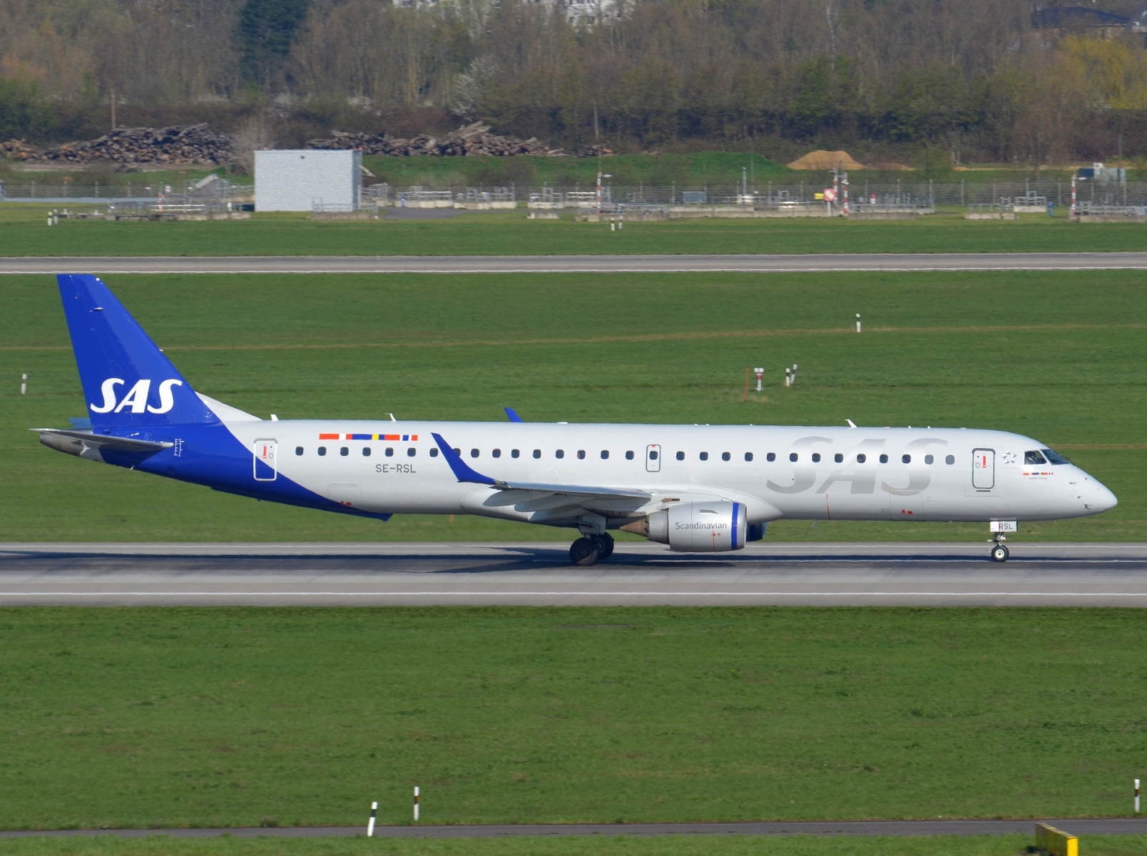 SE-RSL - ERJ-195LR (ERJ-190-200 LR) - SAS Link - DUS - 05-04-2023c