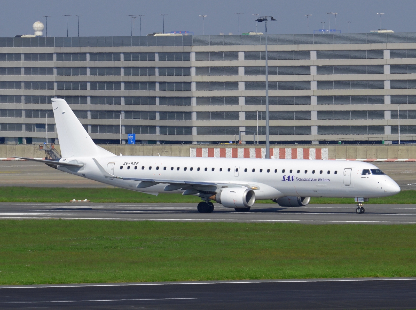 SE-RSP - ERJ-195LR (ERJ-190-200 LR) - SAS Link - BRU - 13-05-2023b