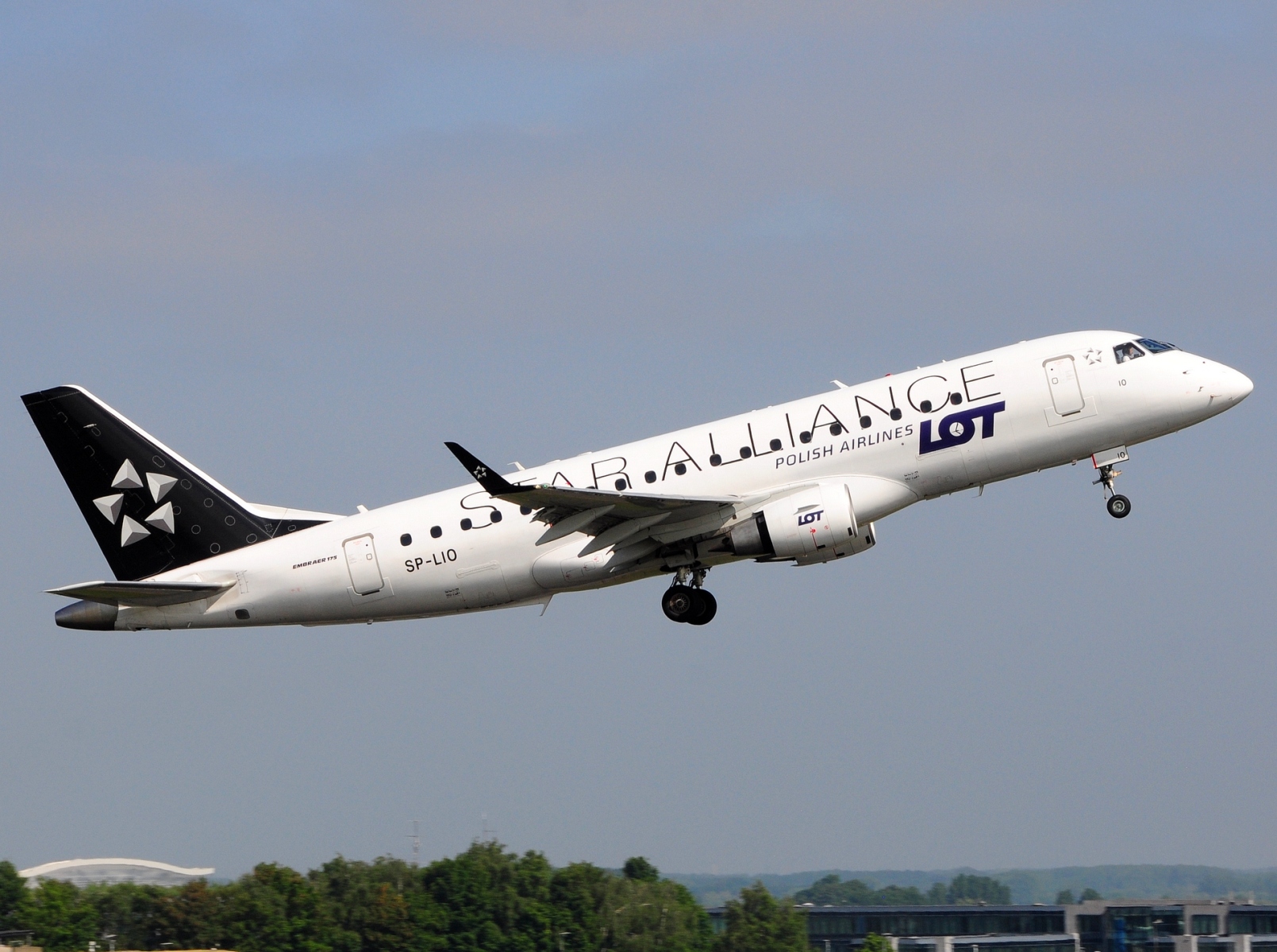 SP-LIO - ERJ-175LR (ERJ-170-200 LR) - LOT _ Polish Airlines - BRU - 01-06-2023