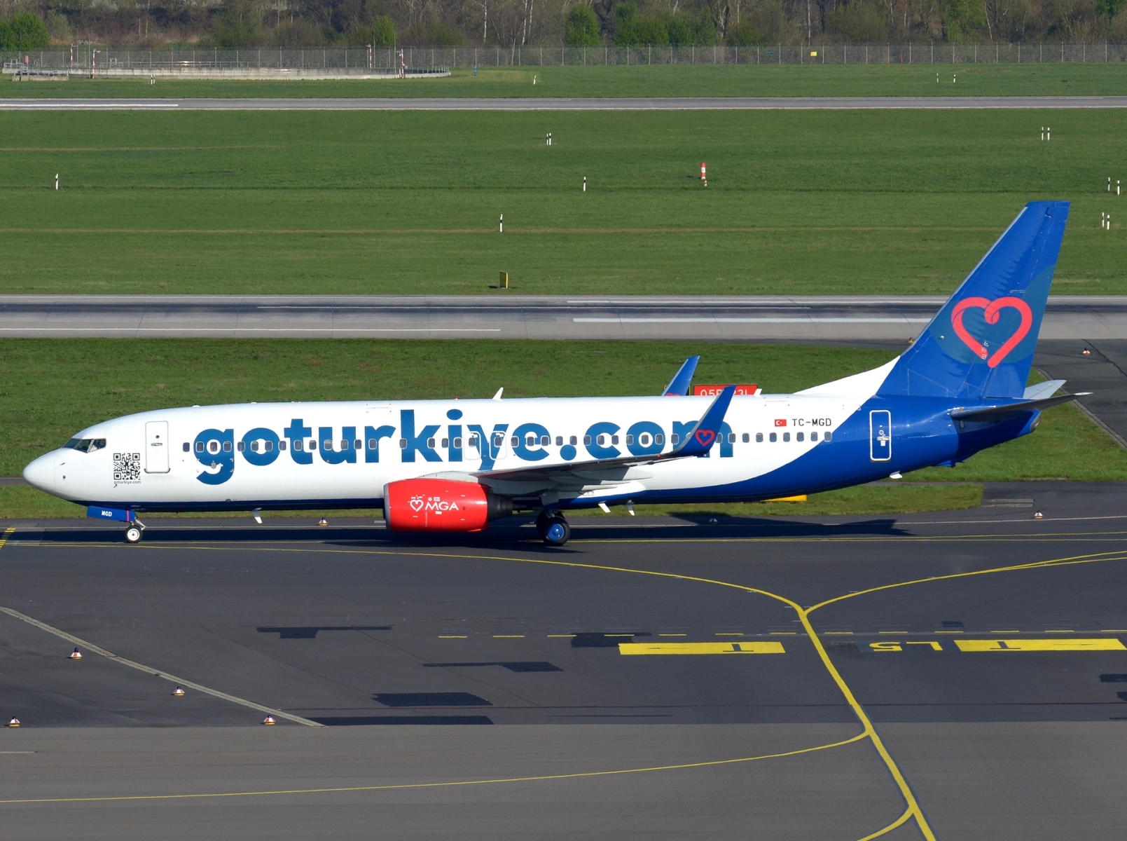 TC-MGD - 737-8K5(WL) - MG (Mavi Gok) Aviation - DUS - 05-04-2023b
