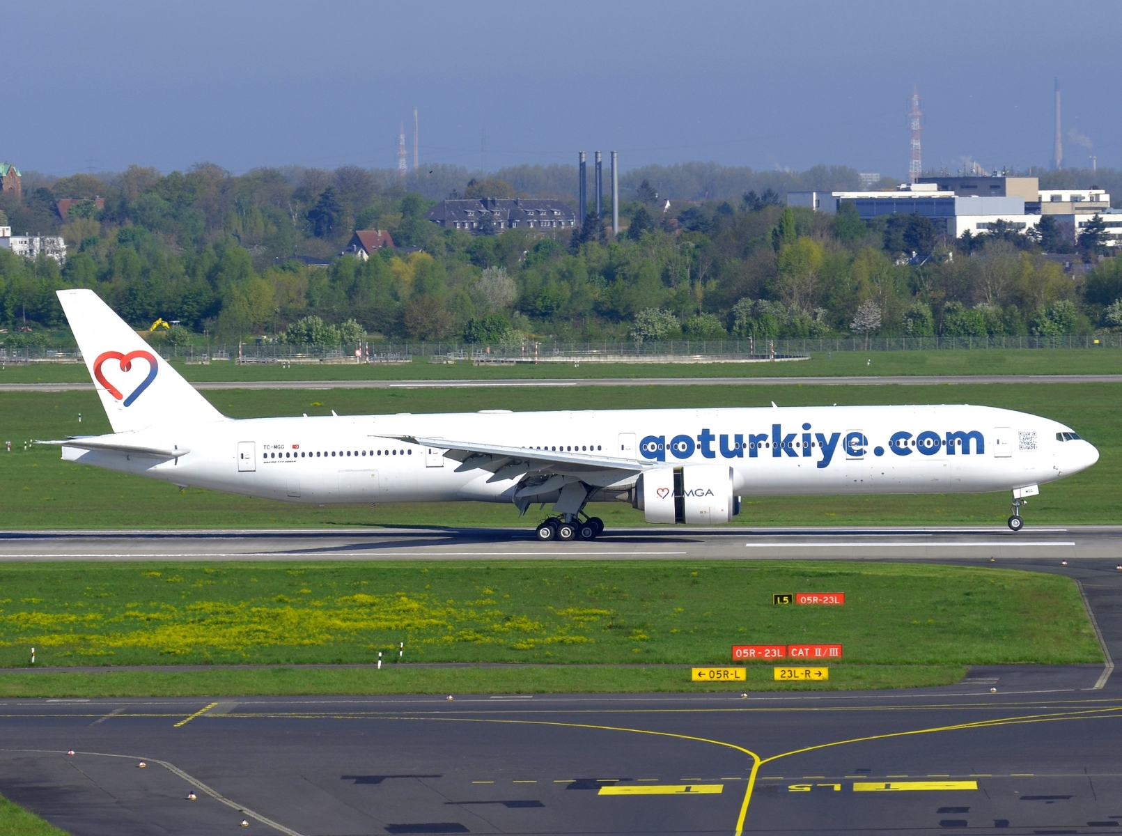 TC-MGG - 777-3ZG(ER) - MG (Mavi Gok) Aviation - DUS - 30-04-2023b