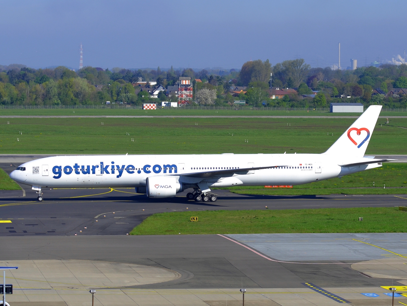 TC-MGG - 777-3ZG(ER) - MG (Mavi Gok) Aviation - DUS - 30-04-2023c