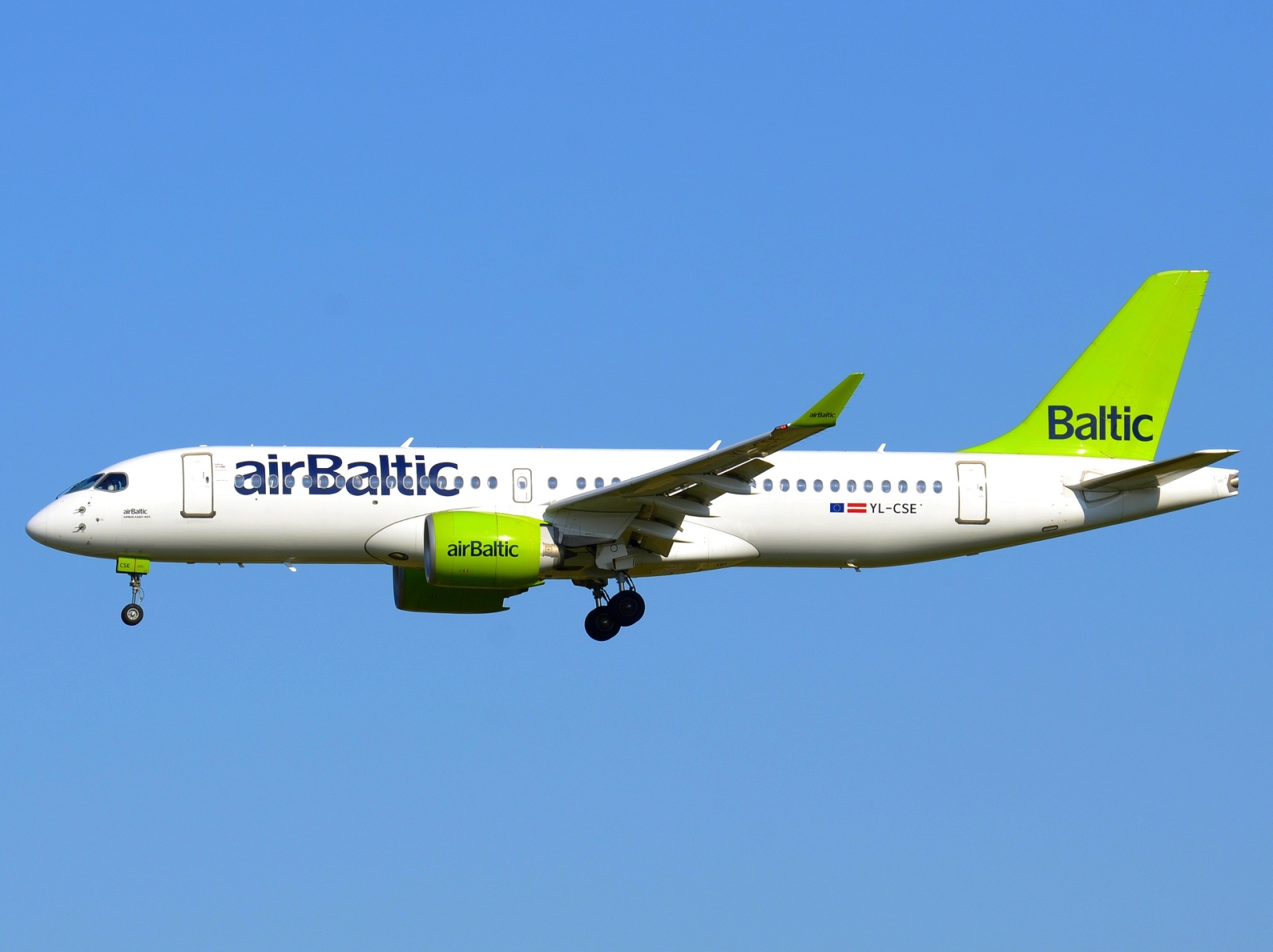 YL-CSE - A220-300 - Air Baltic - BRU - 04-06-2023