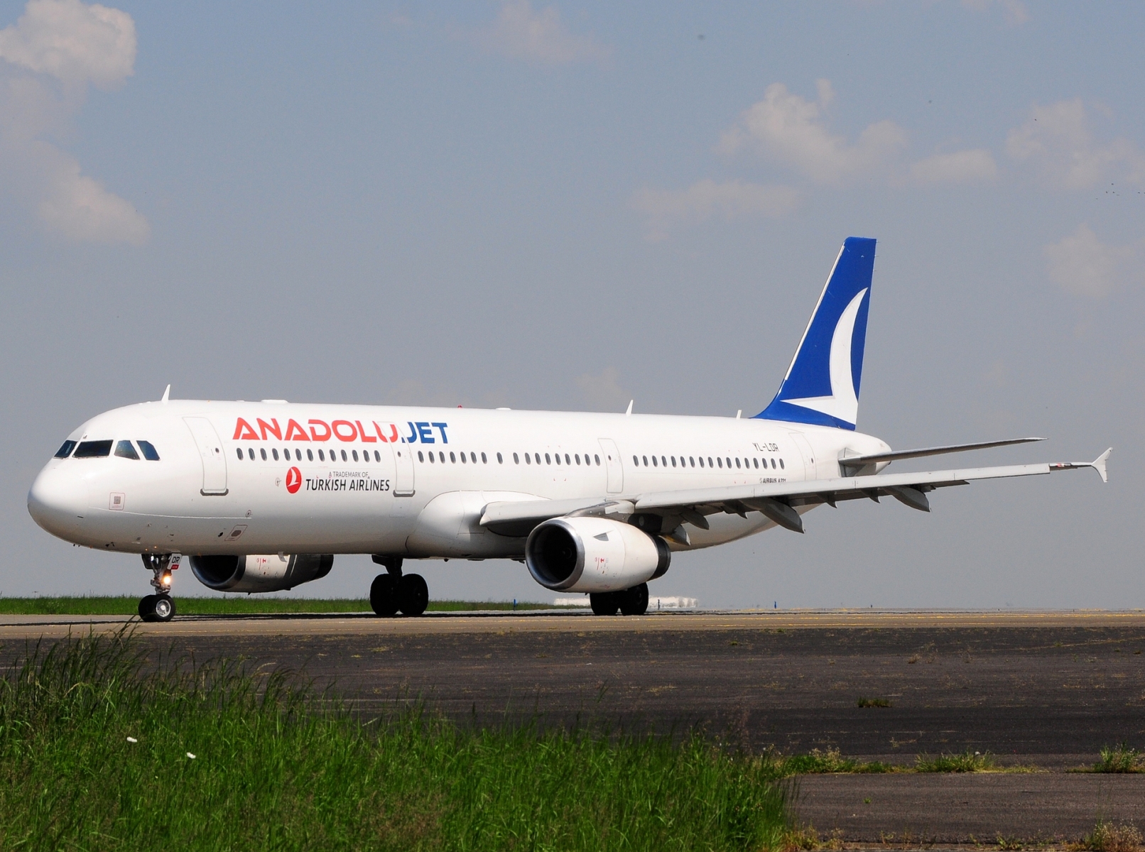 YL-LDR - A321-231 - Anadolu Jet - BRU - 13-05-2023b