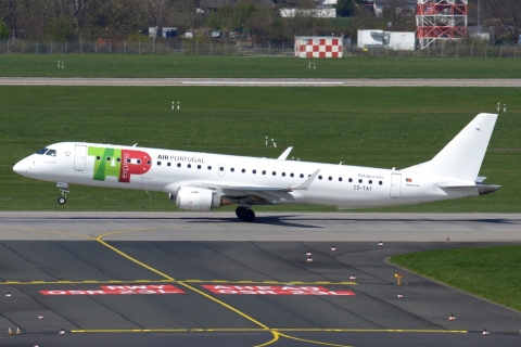 CS-TAY - ERJ-195LR (ERJ-190-200 LR) - TAP Express - DUS - 05-04-2023b