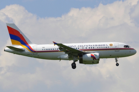 EK-RA01 - A319-132(CJ) - Air Armenia - BRU - 13-05-2023