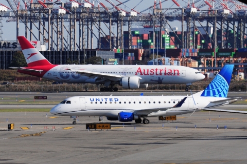 N722YX - ERJ-175LR (ERJ-170-200 LR) - United Express - EWR - 02-11-2023