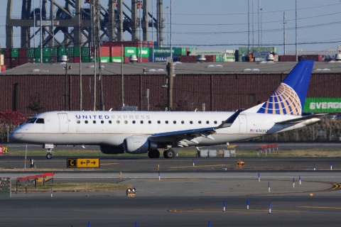 N743YX - ERJ-175LR (ERJ-170-200 LR) - United Express - EWR - 02-11-2023