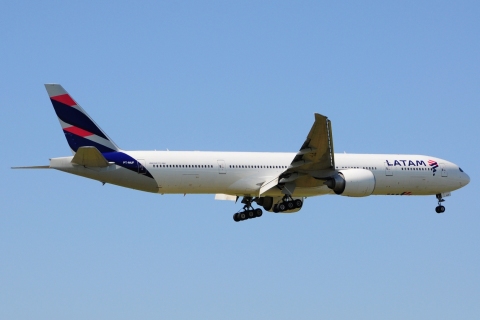 PT-MUF - 777-32W(ER) - LATAM Airlines Brasil - FRA - 25-05-2023