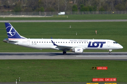 SP-LNG - ERJ-195AR (ERJ-190-200 IGW) - LOT _ Polish Airlines - DUS - 05-04-2023