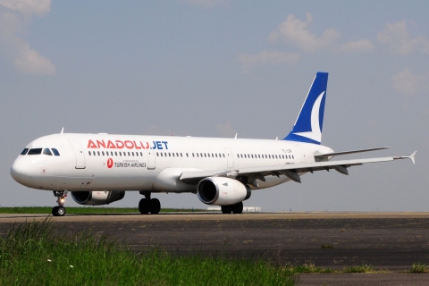 YL-LDR - A321-231 - Anadolu Jet - BRU - 13-05-2023b