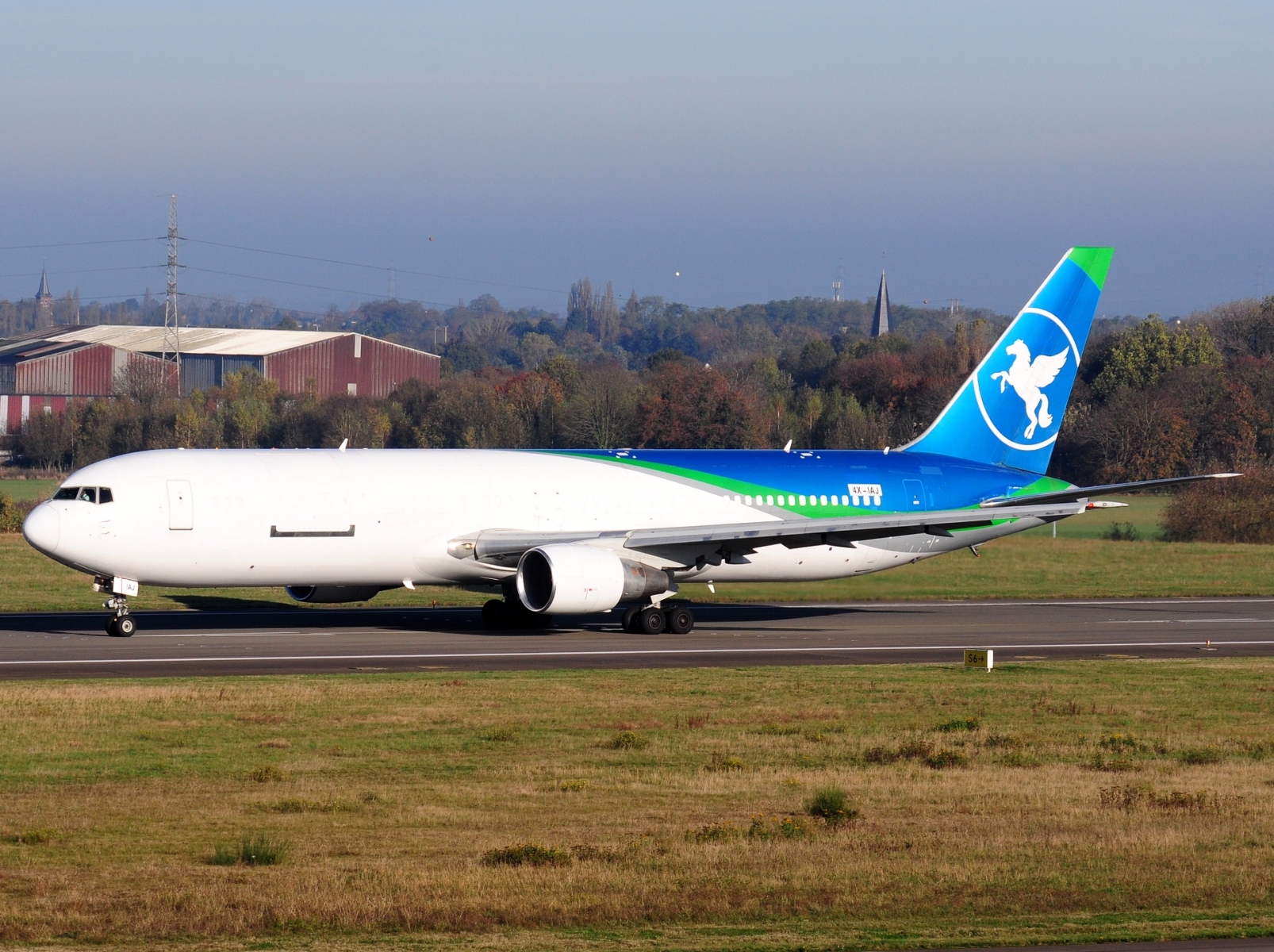 4X-IAJ - 767-3Q8(ER) - Challenge Airlines IL - LGG - 05-11-2024b
