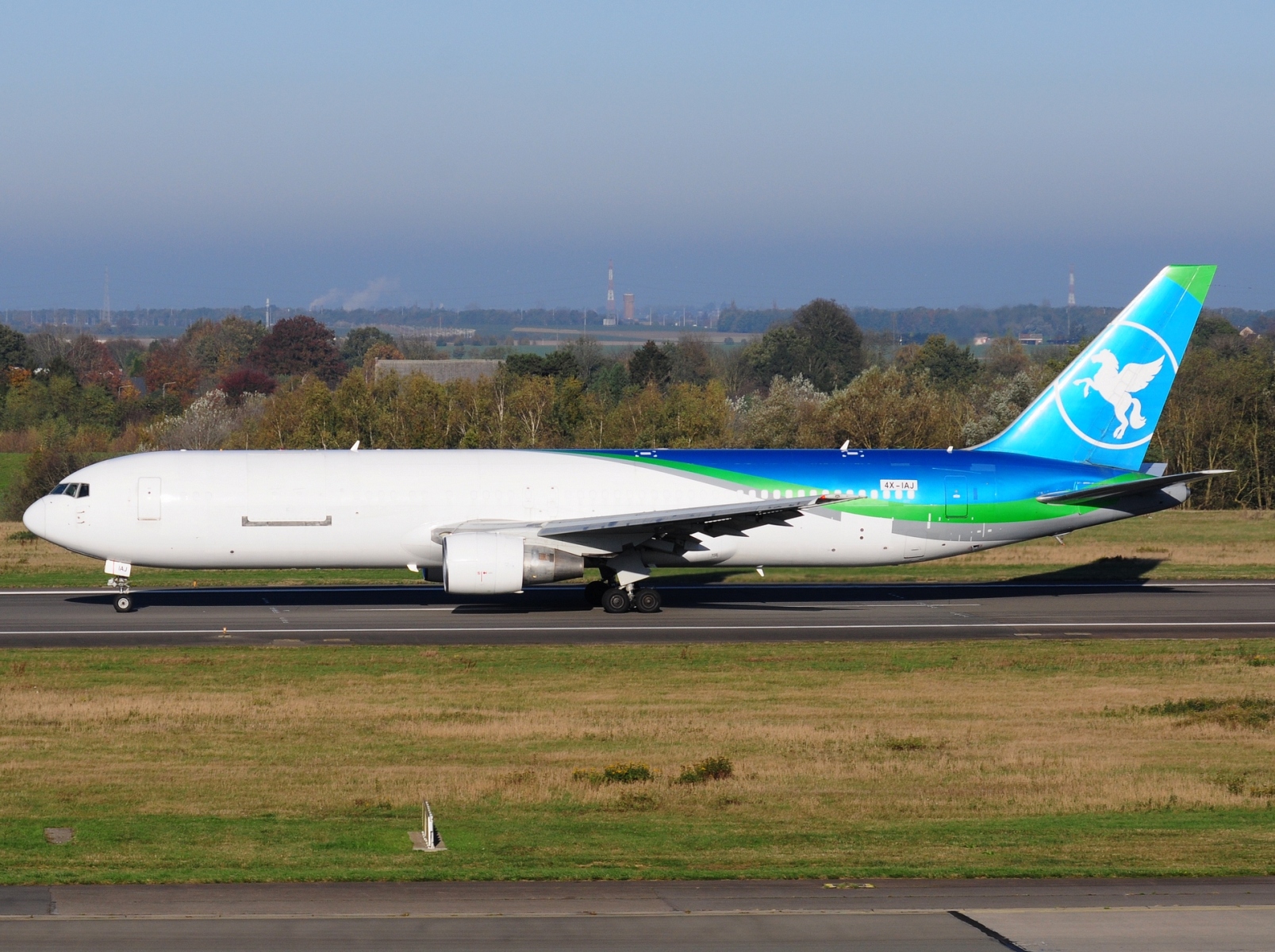 4X-IAJ - 767-3Q8(ER) - Challenge Airlines IL - LGG - 05-11-2024c