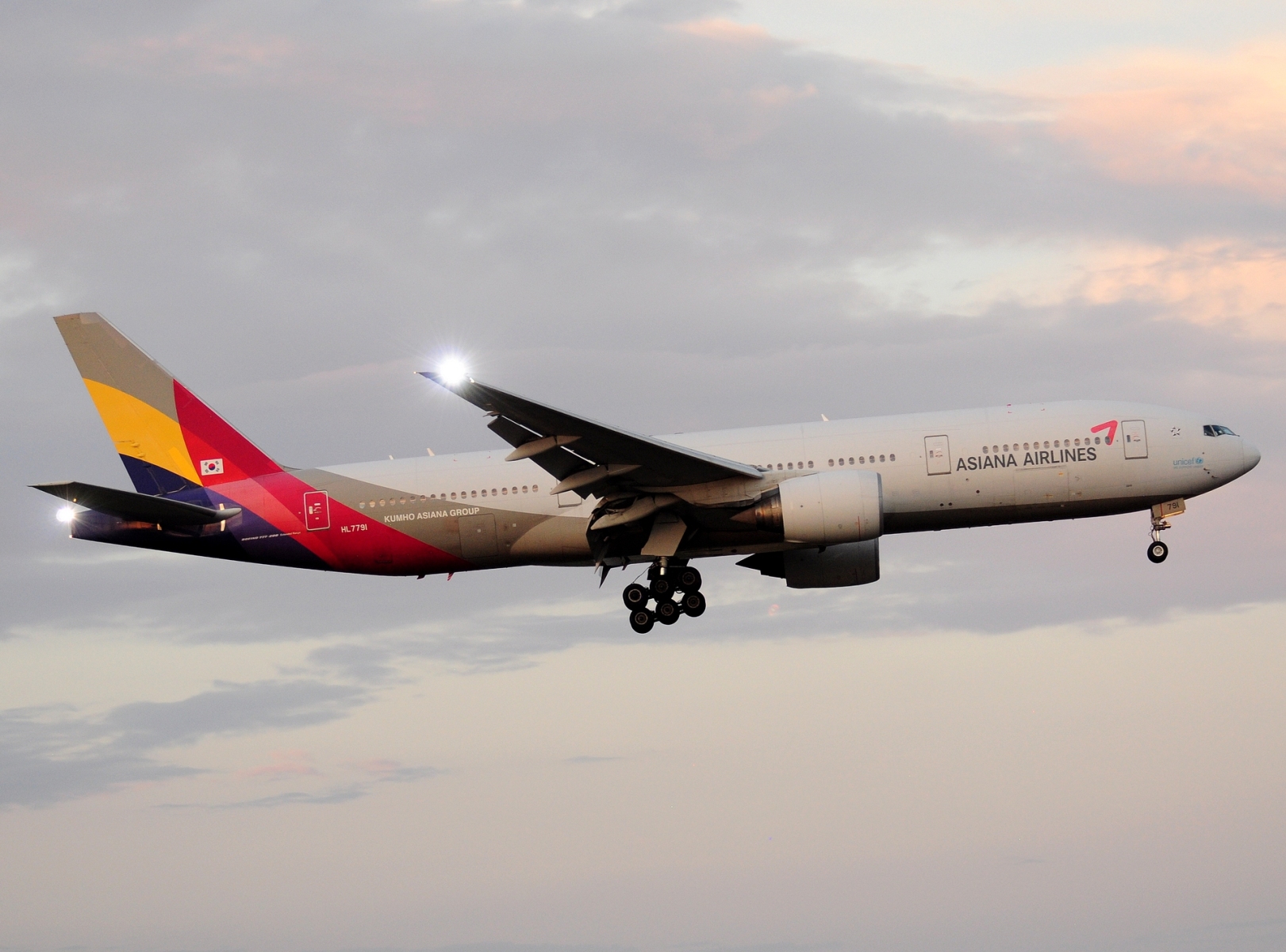 HL7791 - 777-28E(ER) - Asiana Airlines - FCO - 03-09-2024