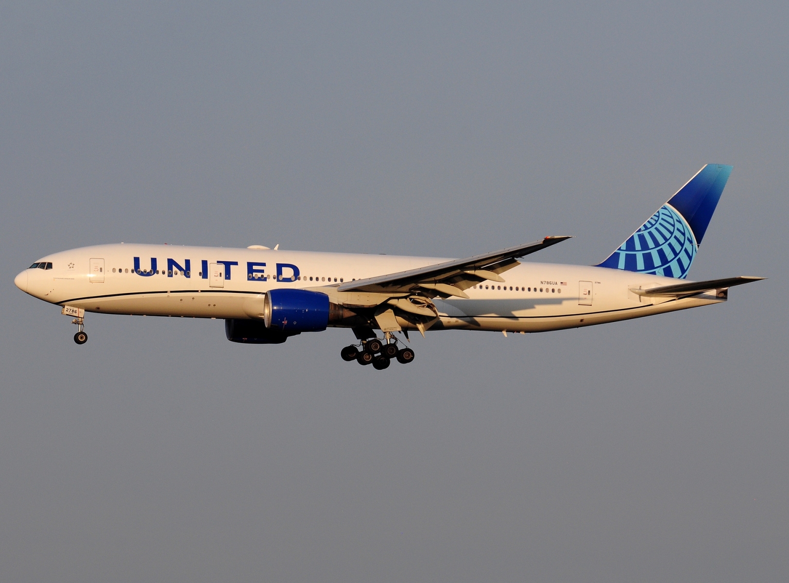 N786UA - 777-222(ER) - United Airlines - FCO - 03-09-2024