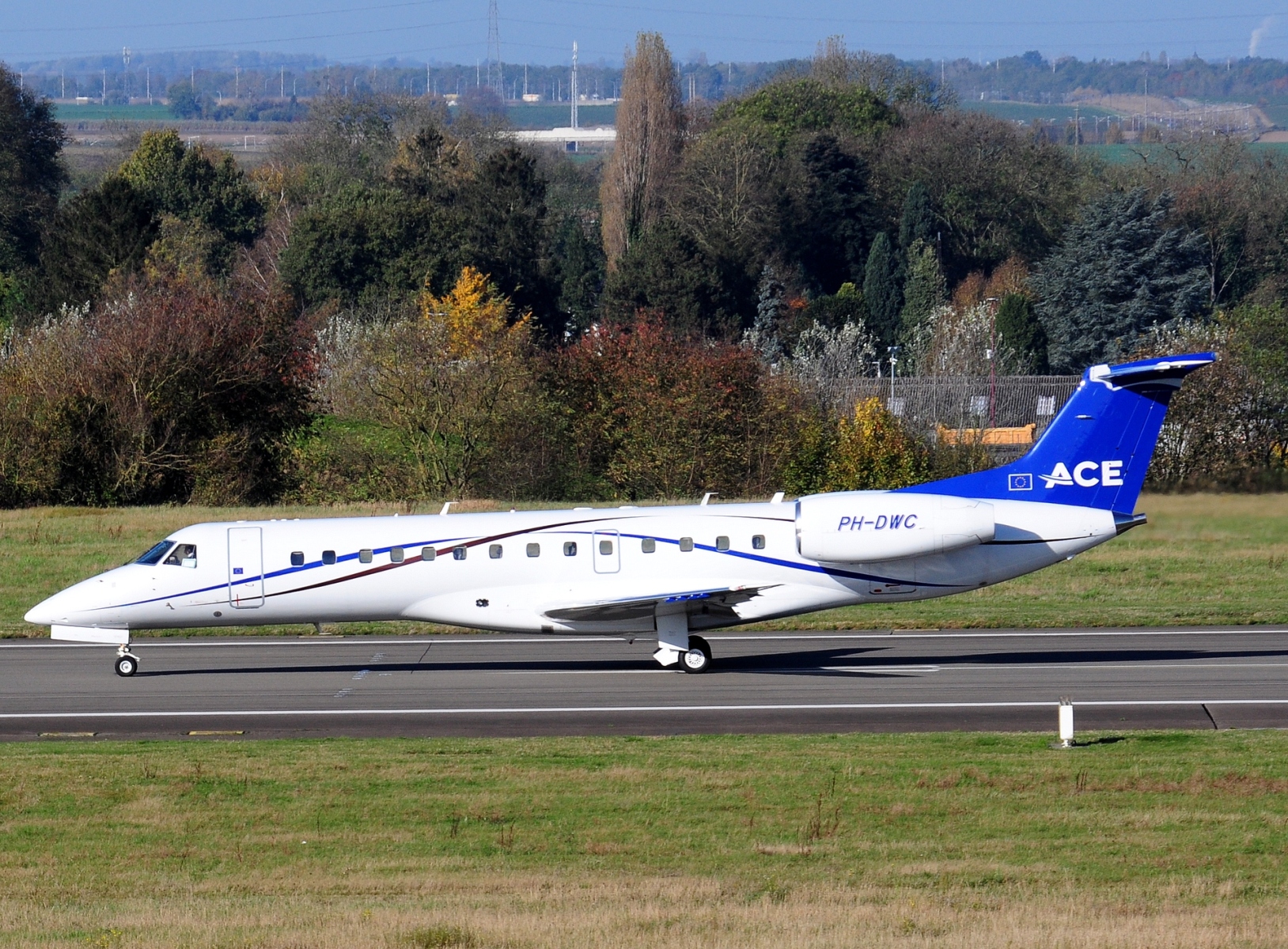 PH-DWC - ERJ-135LR - ACE _ Air Charters Europe - LGG - 05-11-2024