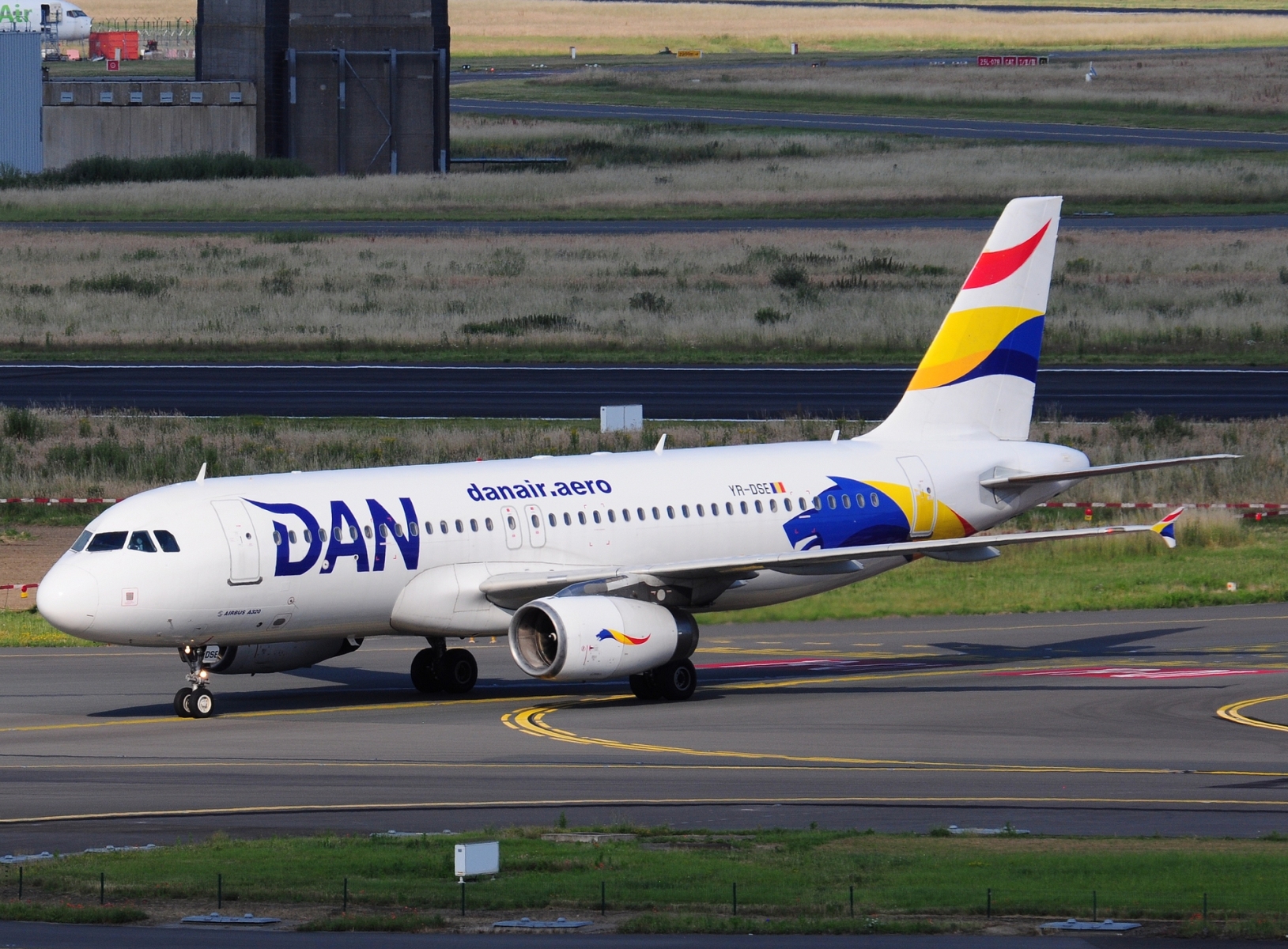 YR-DSE - A320-232 - Dan Air - BRU - 28-06-2024