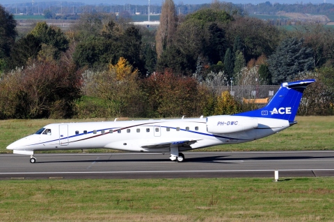 PH-DWC - ERJ-135LR - ACE _ Air Charters Europe - LGG - 05-11-2024