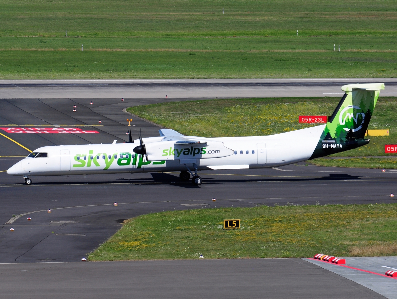 9H-MAYA - DHC-8-402Q - Sky Alps - DUS - 19-08-2025