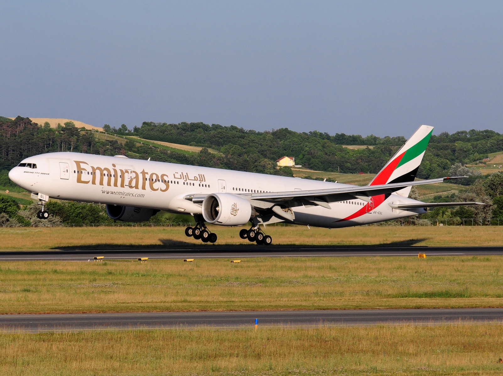 A6-EQL - 777-300(ER) - Emirates - VIE - 24-06-2025