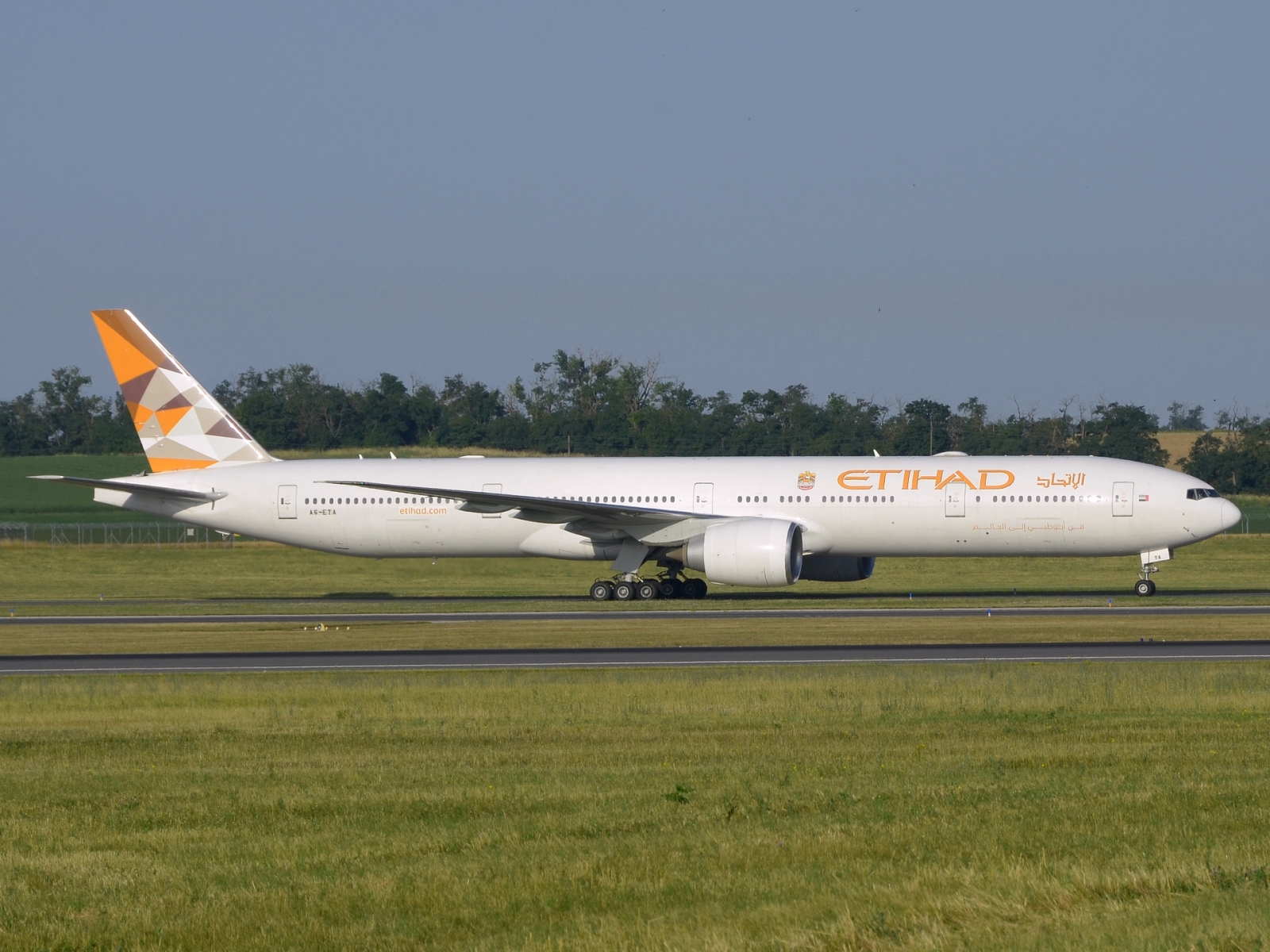 A6-ETA - 777-3FX(ER) - Etihad Airways - VIE - 26-06-2025b