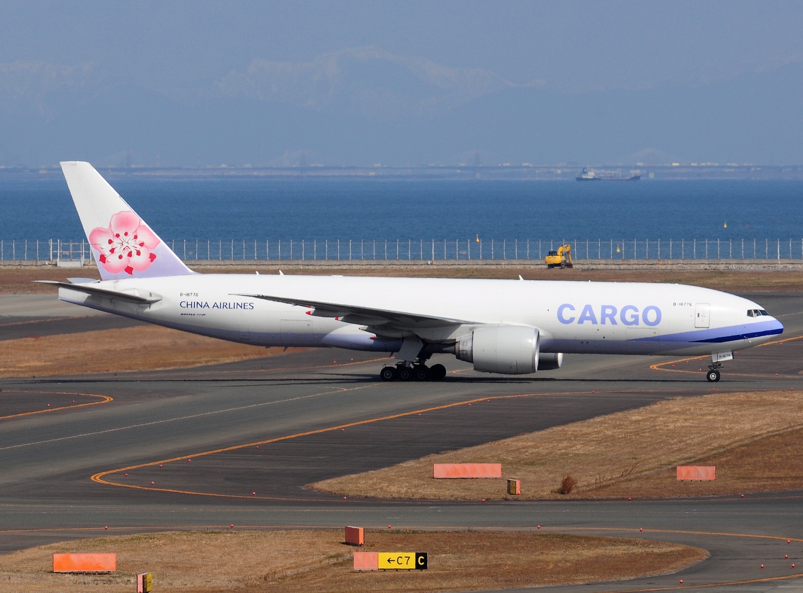 B-18776 - 777-F - China Airlines - NGO - 18-03-2025
