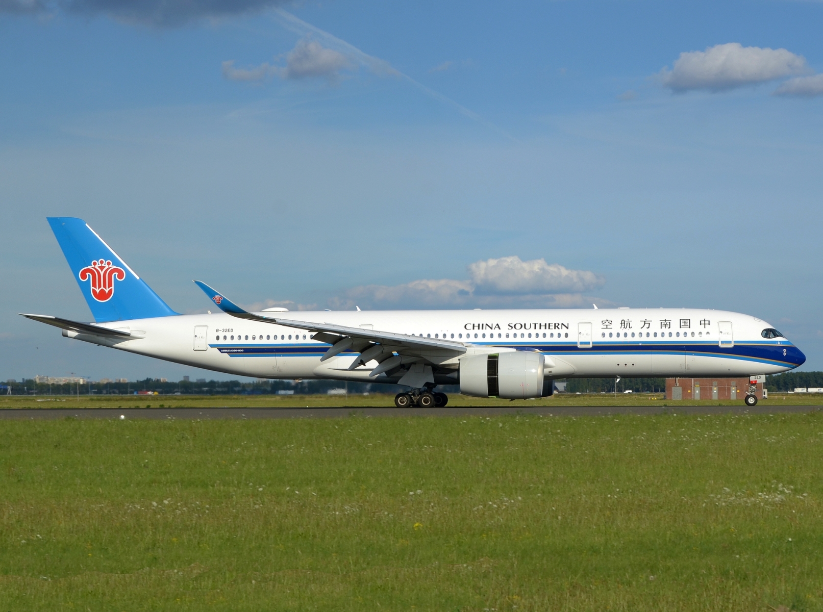 B-32ED - A350-941 - China Southern Airlines - AMS - 25-08-2025