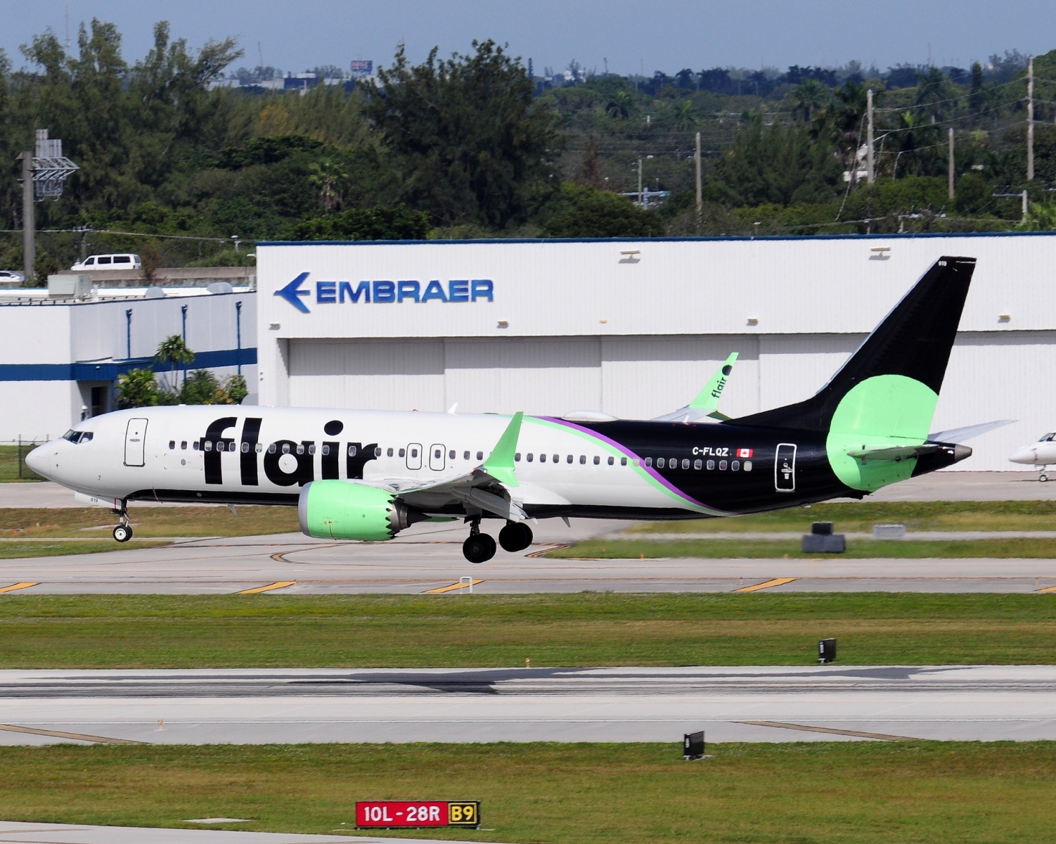 C-FLQZ - 737-8 MAX - Flair Airlines - FLL - 27-11-2025b