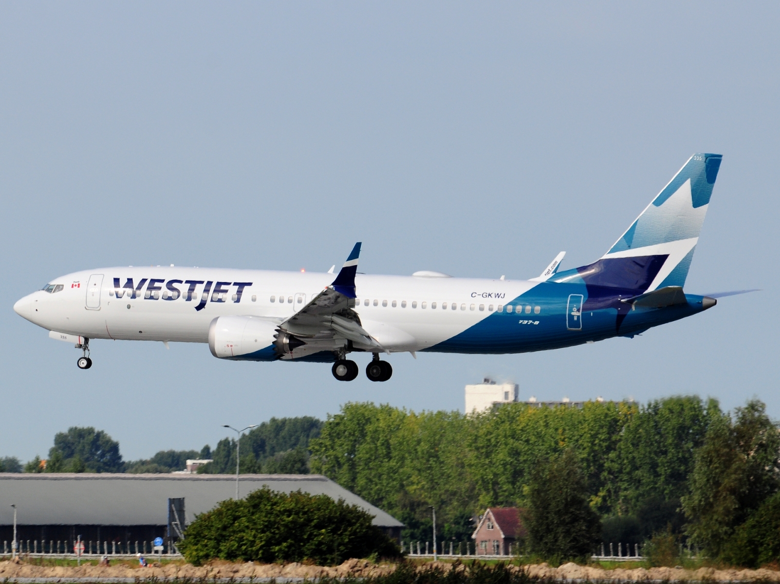 C-GKWJ - 737-8 MAX - WestJet - AMS - 25-08-2025b