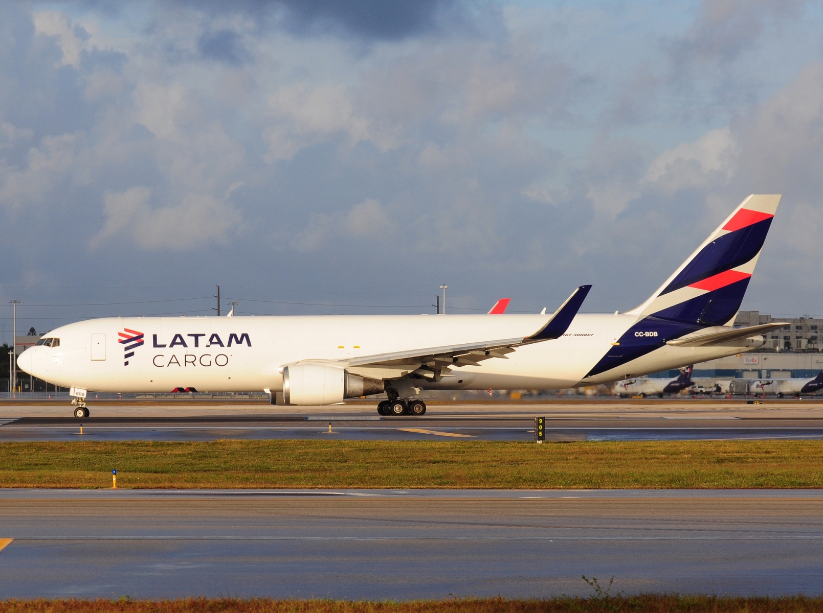 CC-BDB - 767-316(ER)(WL) - LATAM Cargo Chile - MIA - 30-11-2025