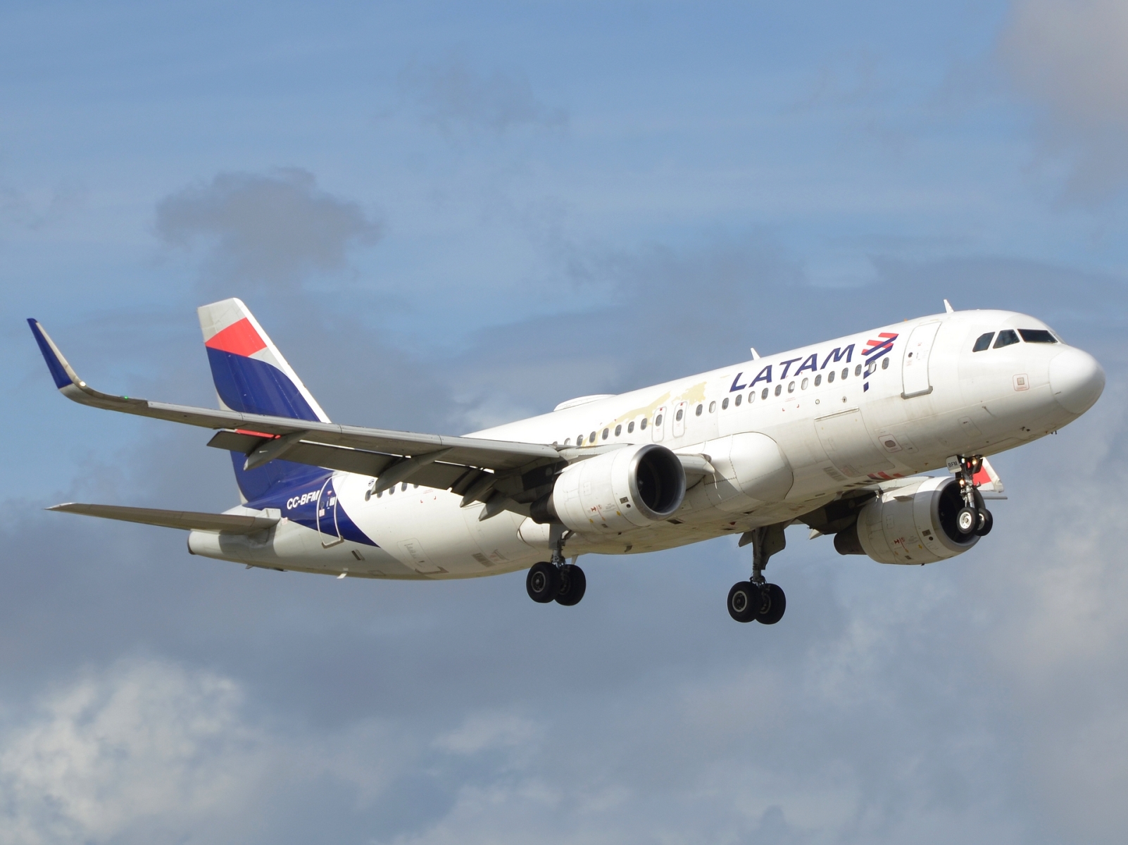 CC-BFM - A320-214(WL) - LATAM Airlines Chile - MIA - 26-11-2025
