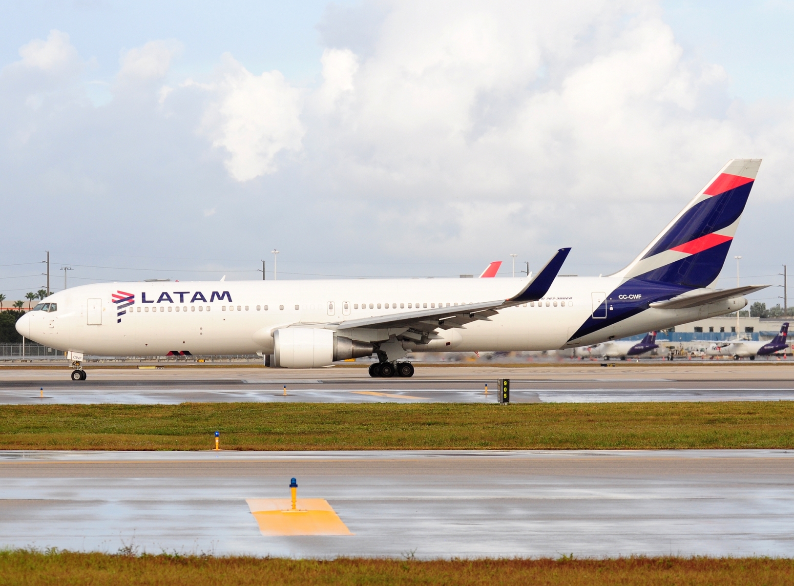 CC-CWF - 767-316(ER)(WL) - LATAM Airlines Chile - MIA - 30-11-2025