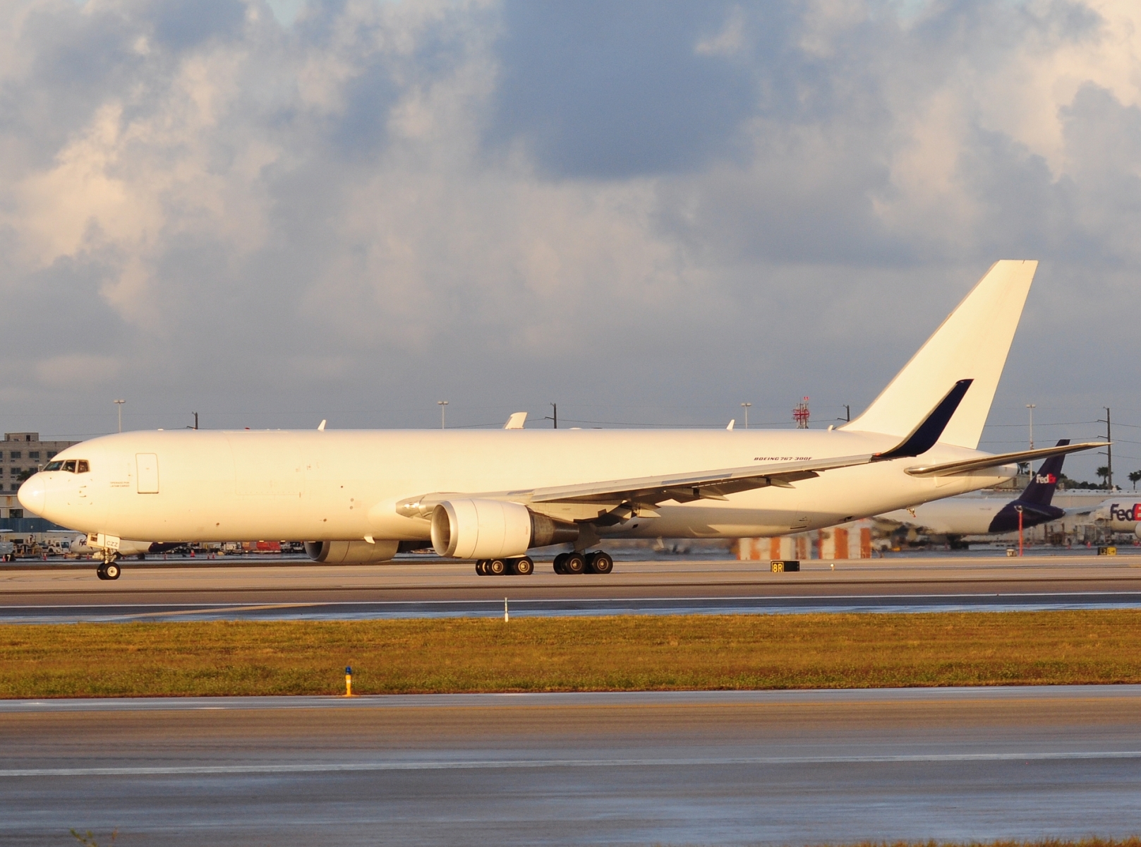CC-CZZ - 767-316F(ER) - LATAM Cargo Chile - MIA - 30-11-2025