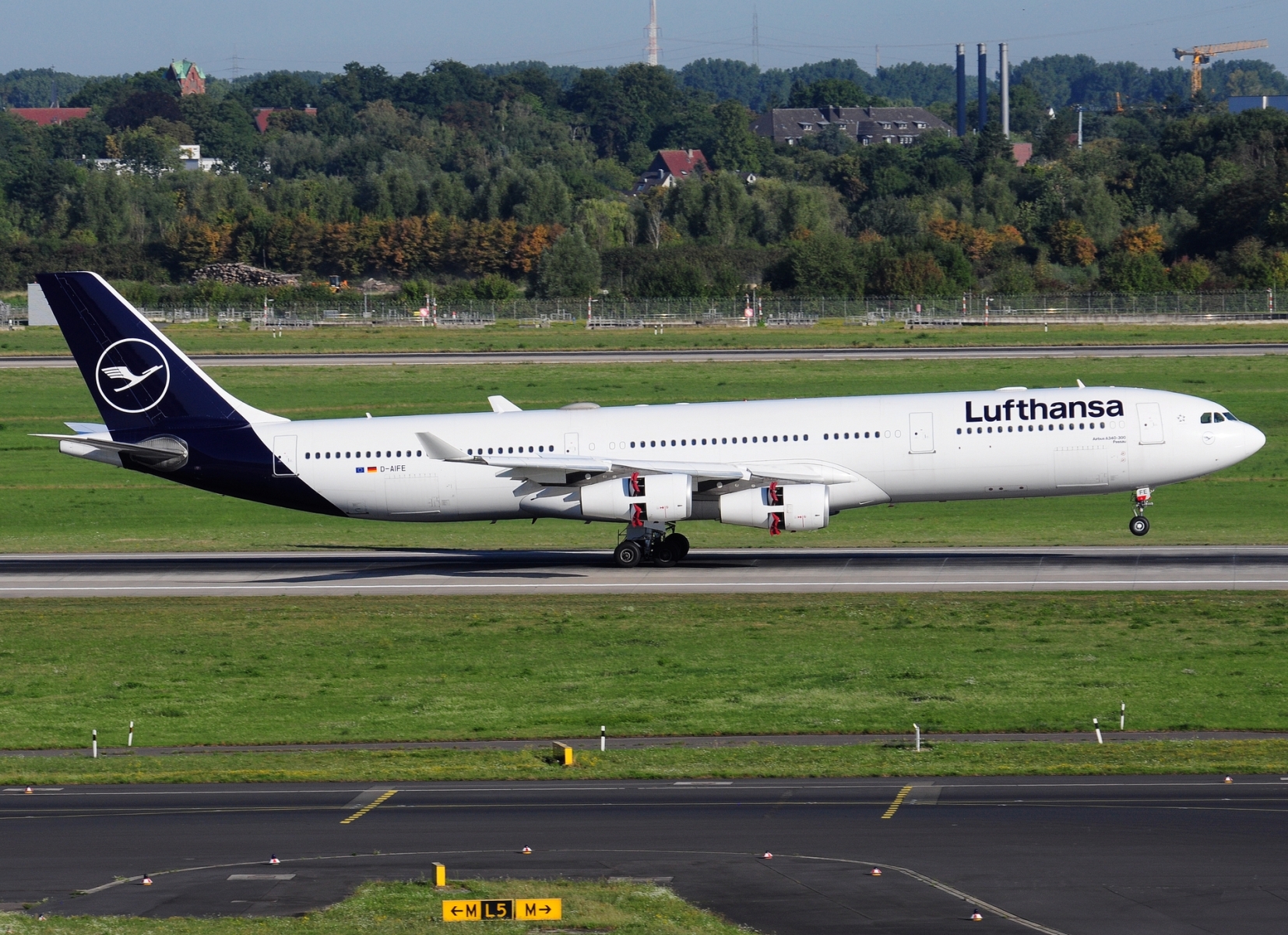 D-AIFE - A340-313 - Lufthansa - DUS - 19-08-2025b