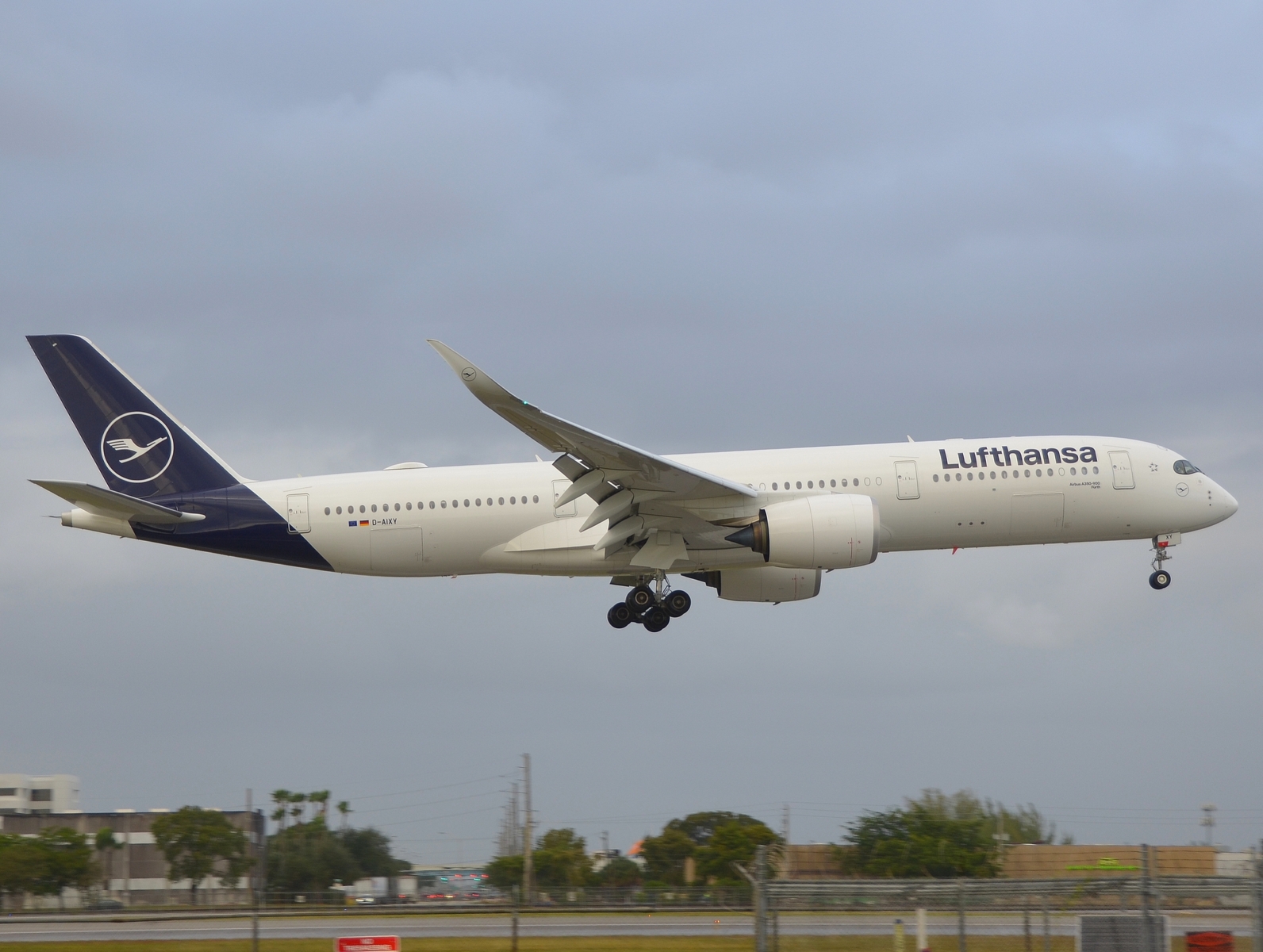 D-AIXY - A350-941 - Lufthansa - MIA - 29-11-2025
