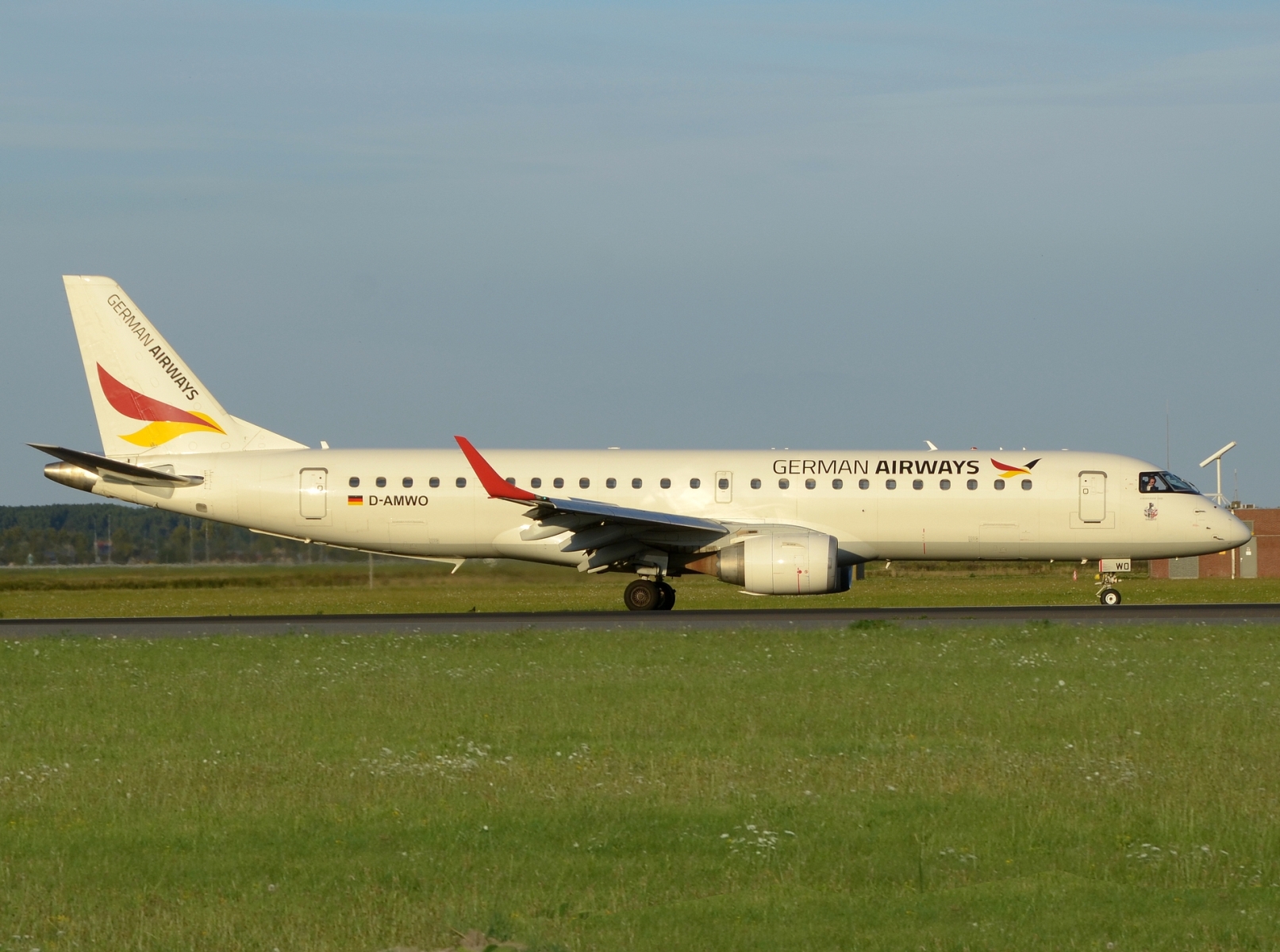 D-AMWO - ERJ-190LR (ERJ-190-100 LR) - German Airways - AMS - 25-08-2025