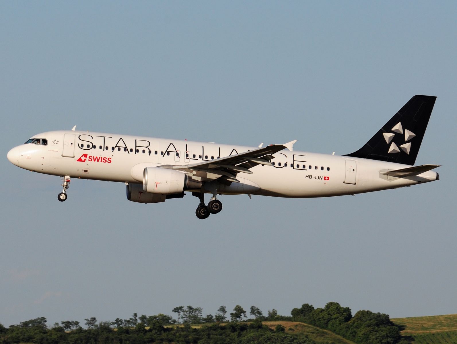 HB-IJN - A320-214 - Swiss - VIE - 25-06-2025